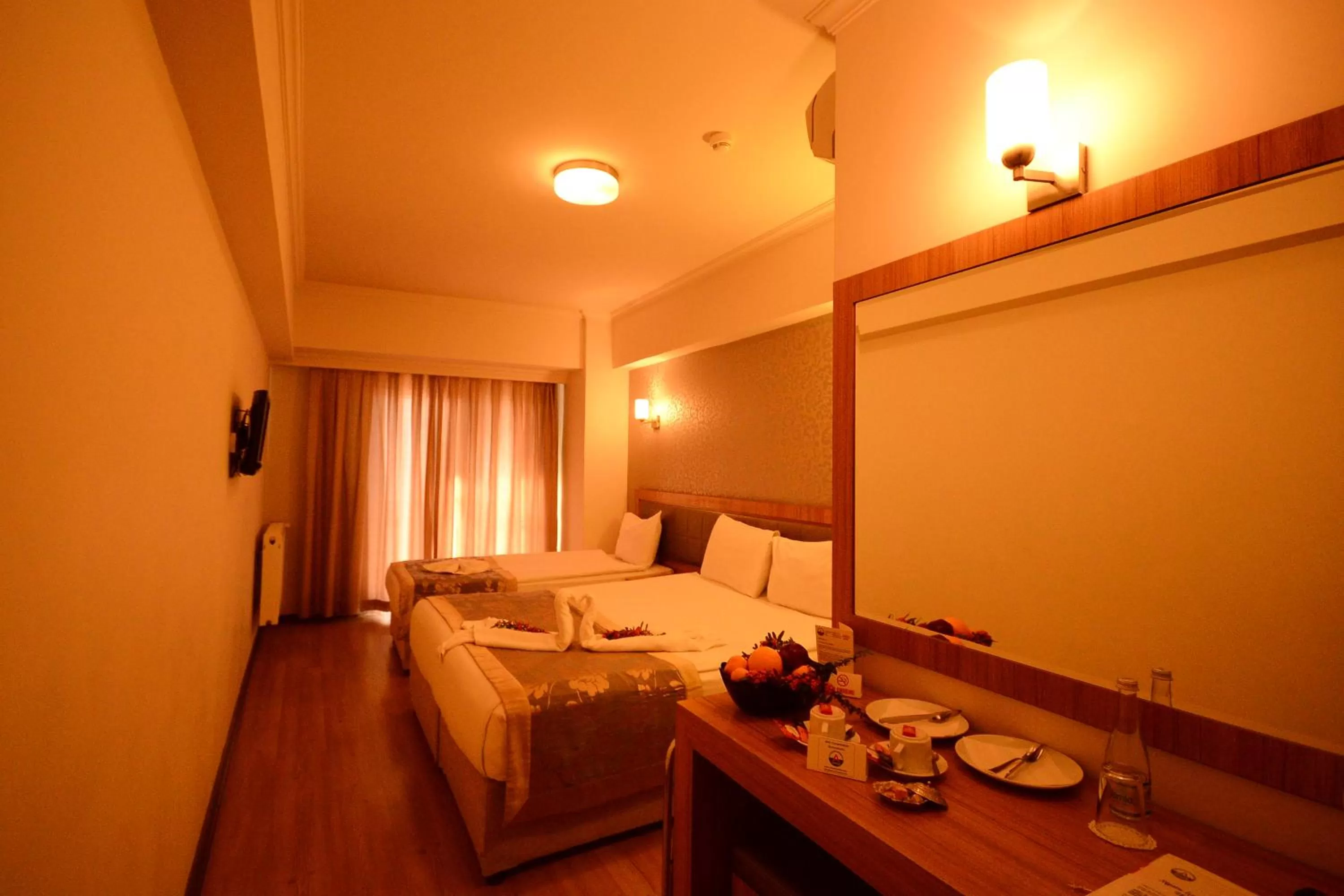 Photo of the whole room, Bed in Grand Anzac Hotel