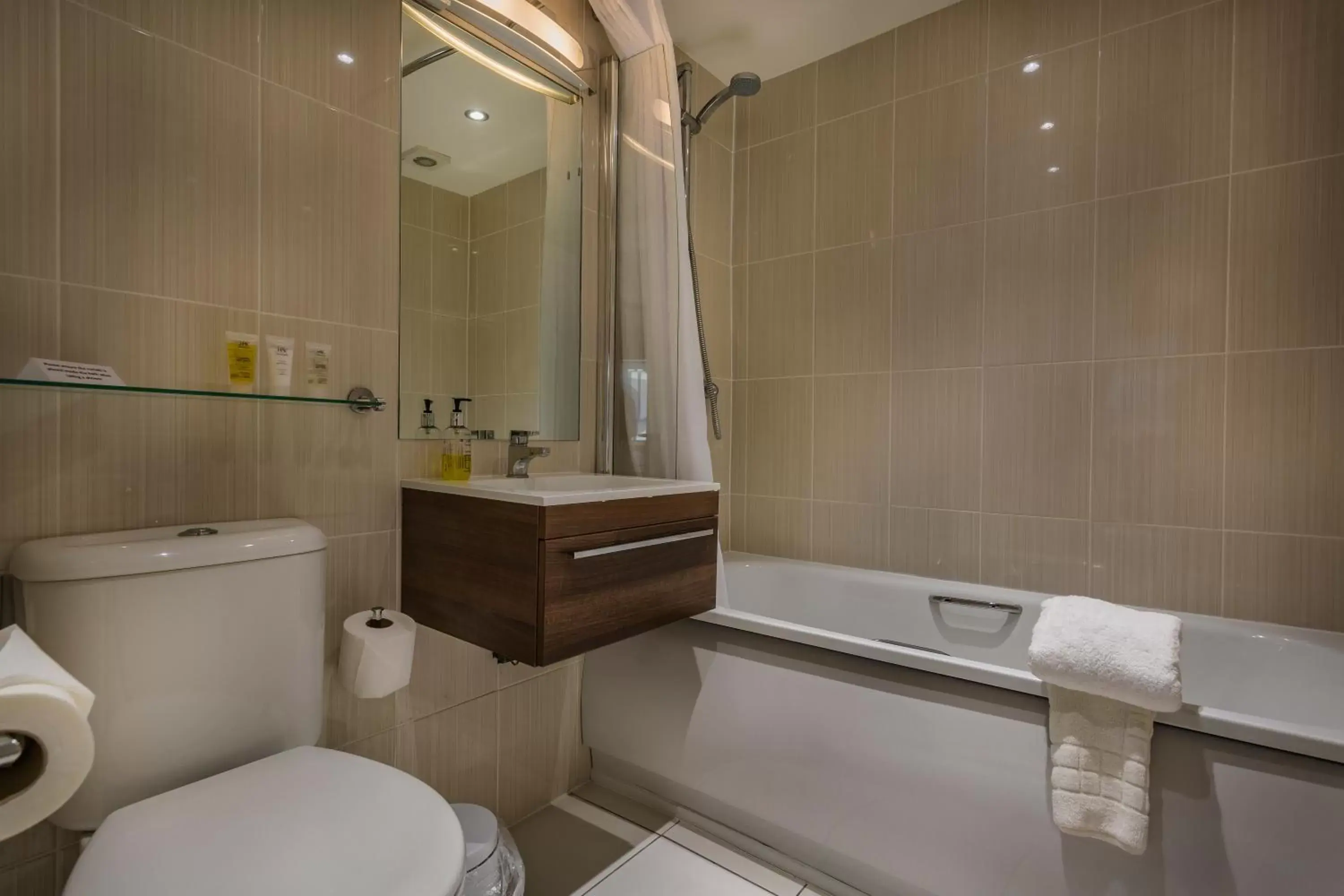 Bathroom in The Admiral Rodney Hotel, Horncastle, Lincolnshire