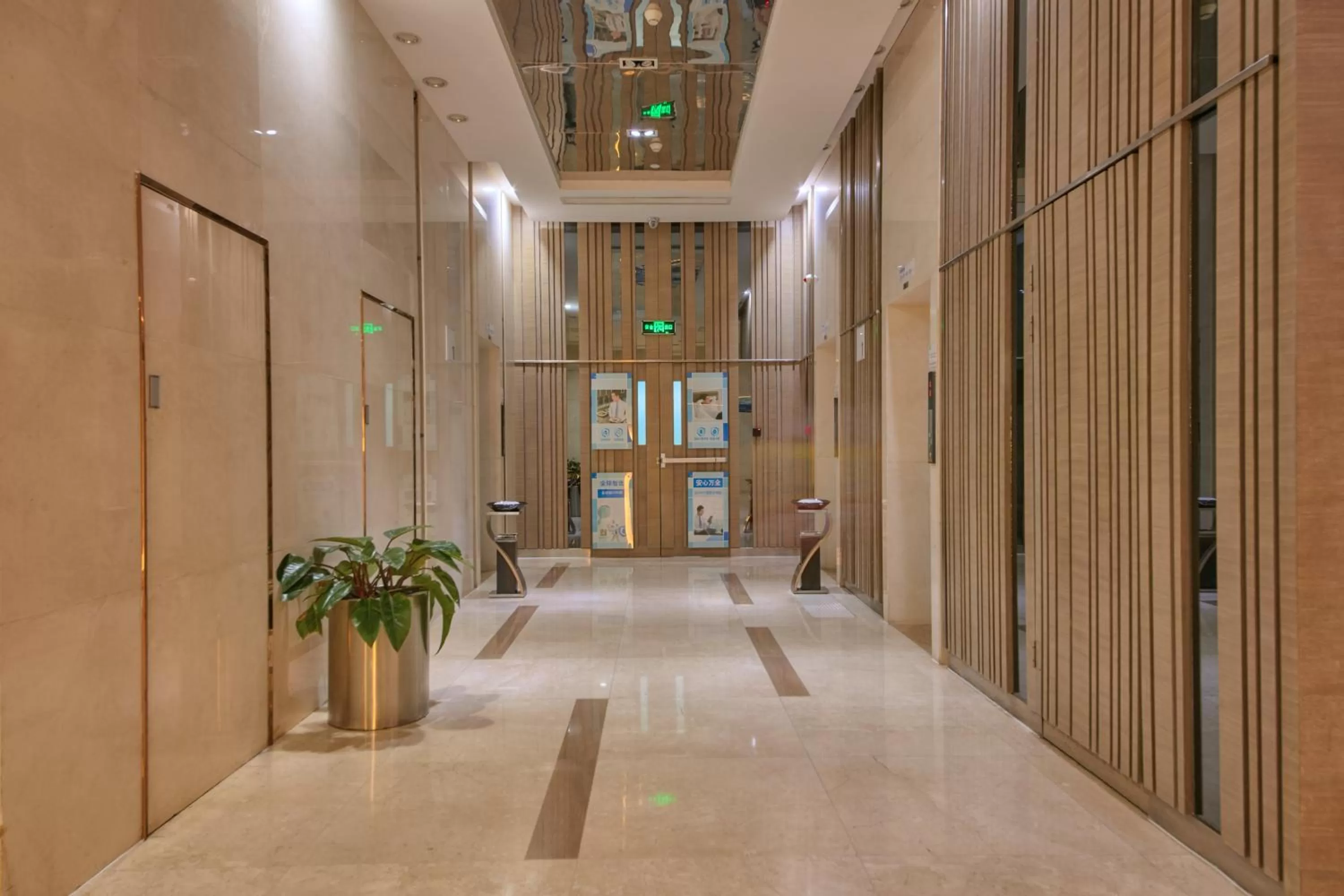 Lobby or reception in Holiday Inn Express Luoyang City Center by IHG