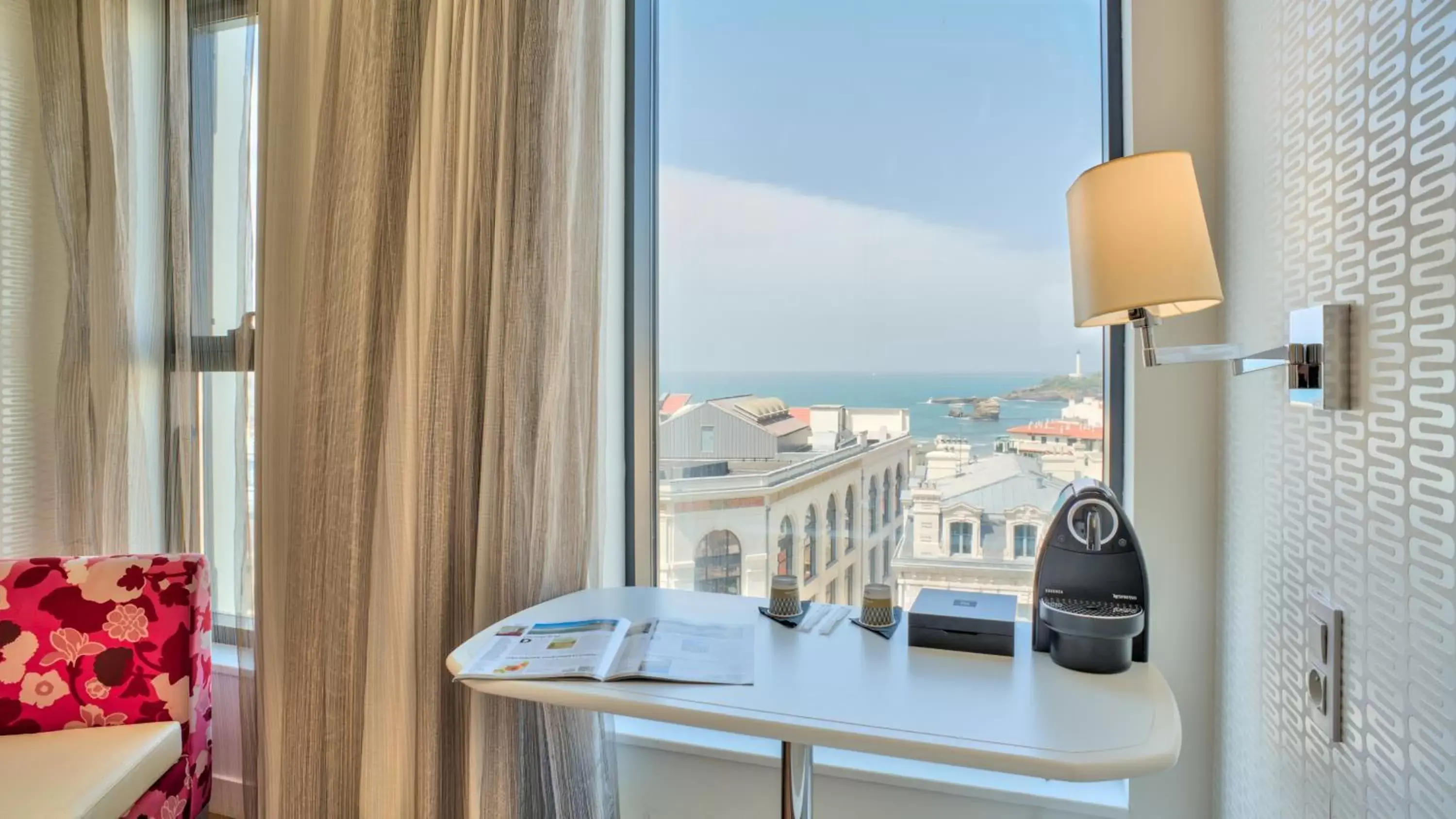 Sea view, Balcony/Terrace in Mercure Président Biarritz Plage