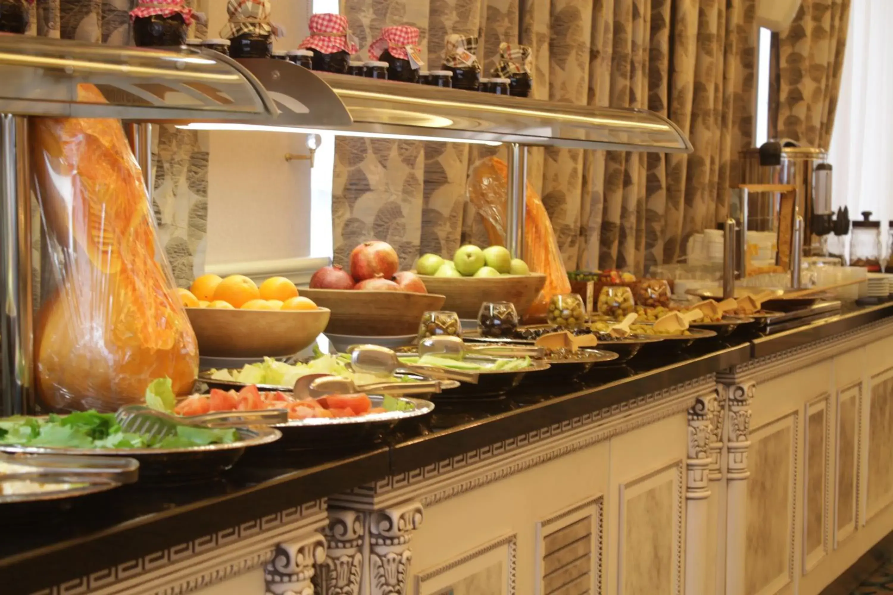 Restaurant/places to eat, Food in Demir Hotel
