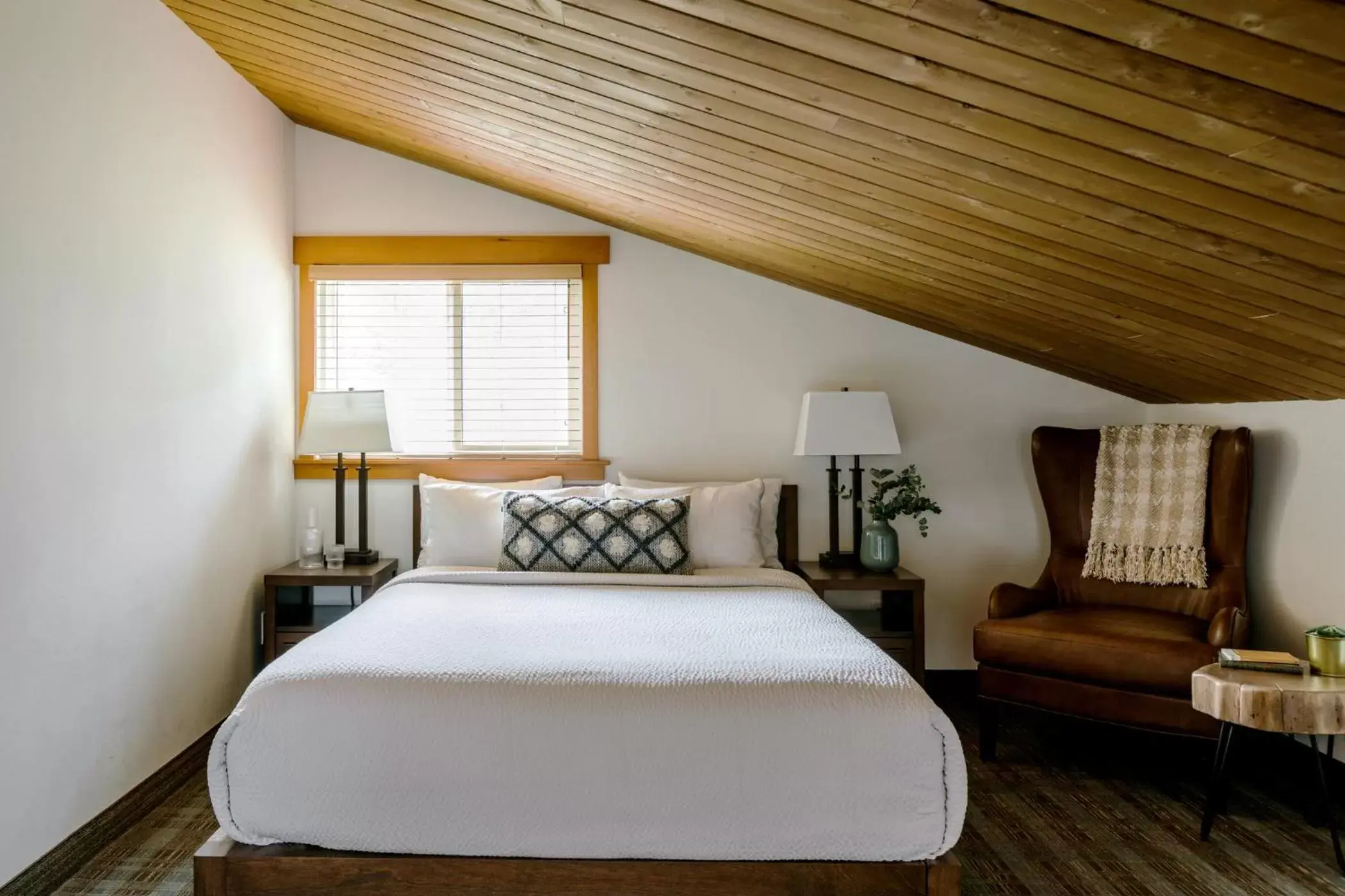 Bed in Pyramid Lake Lodge