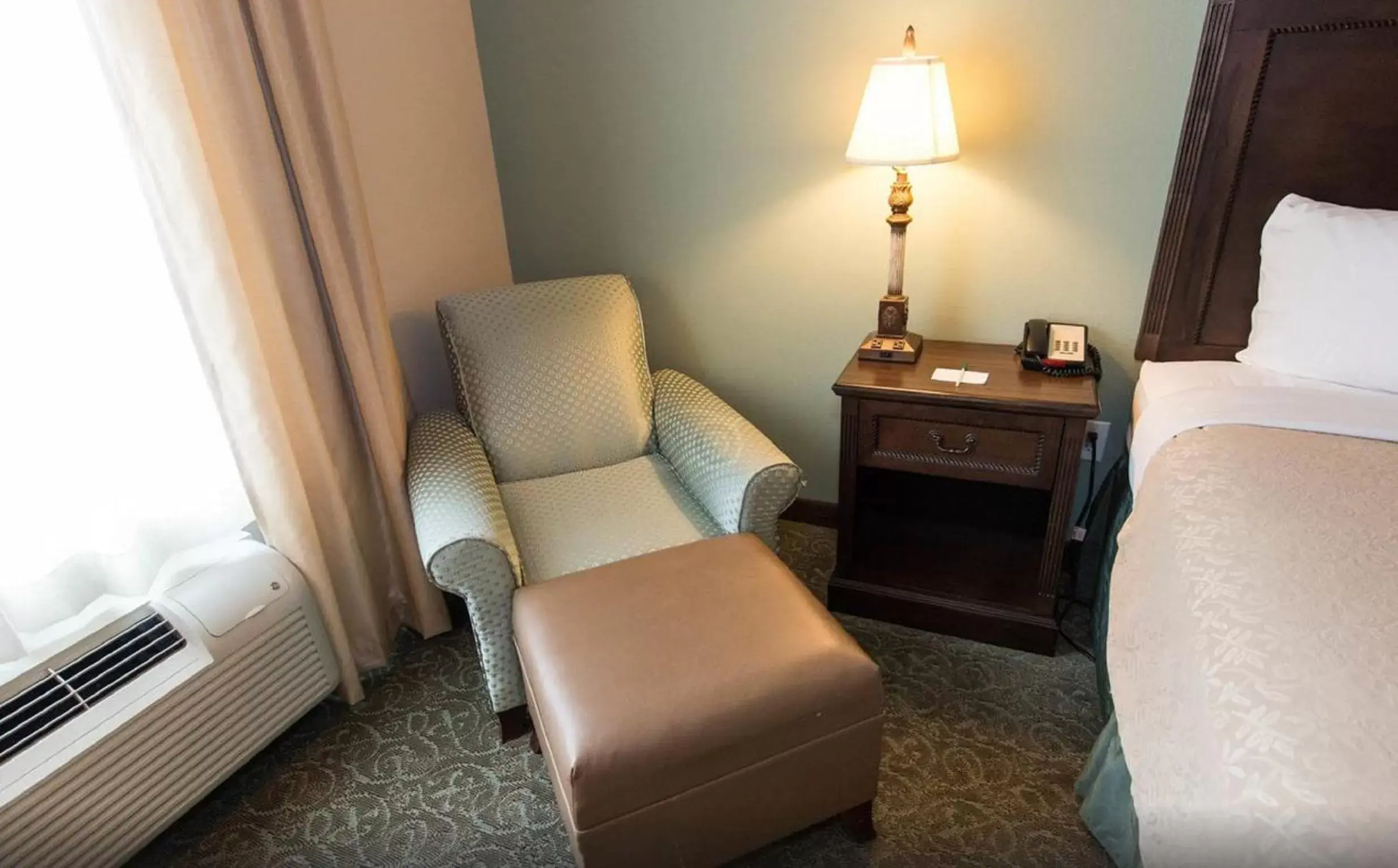 Decorative detail, Seating Area in Country Inn & Suites by Radisson Asheville West