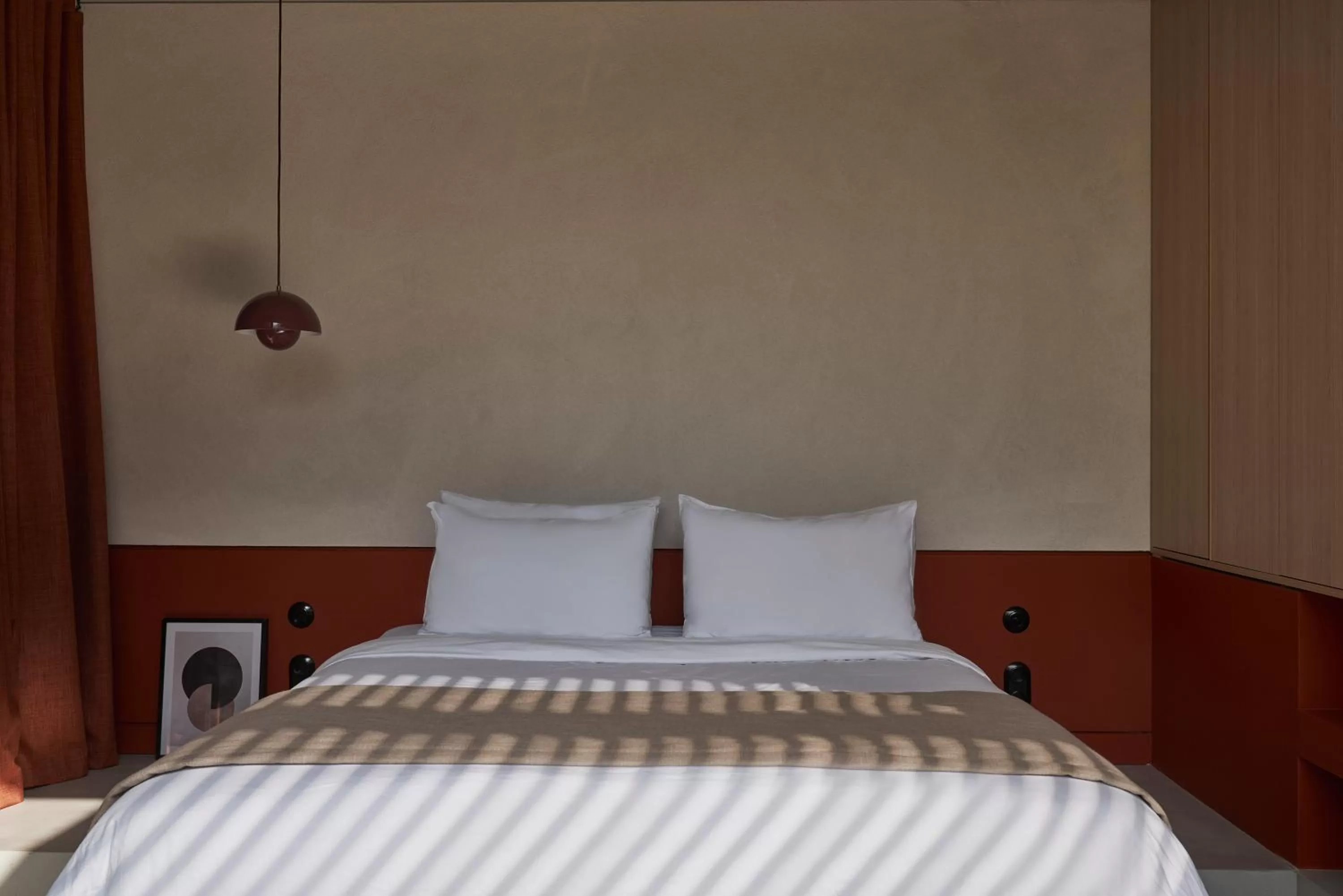 Bed in The Newel Psychiko