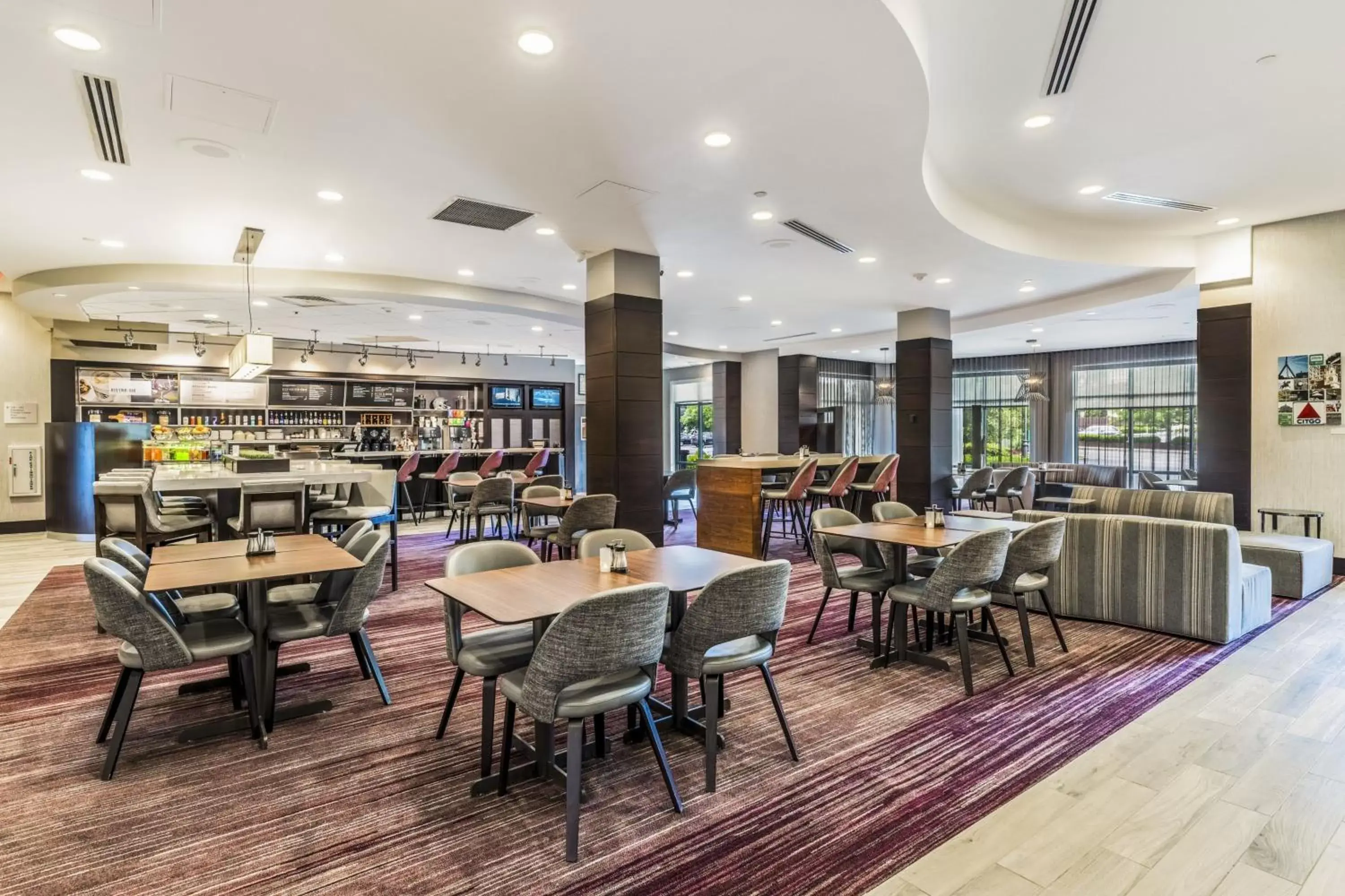 Restaurant/Places to Eat in Courtyard by Marriott Boston Waltham