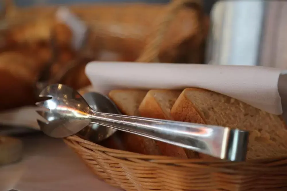 Buffet breakfast in Hotel Engel am Bahnhof