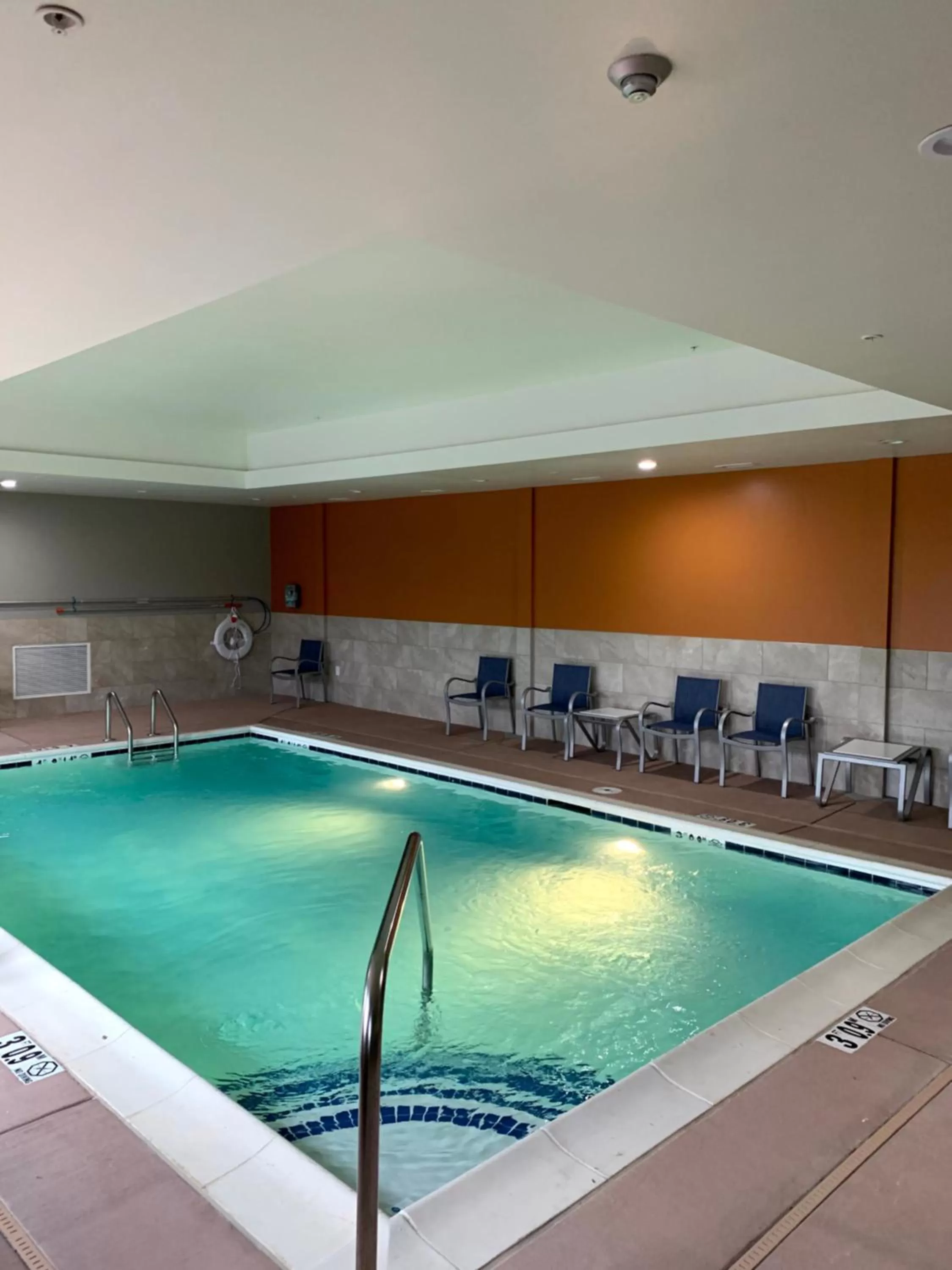 Swimming pool in La Quinta Inn & Suites by Wyndham Louisville NE - Old Henry Rd