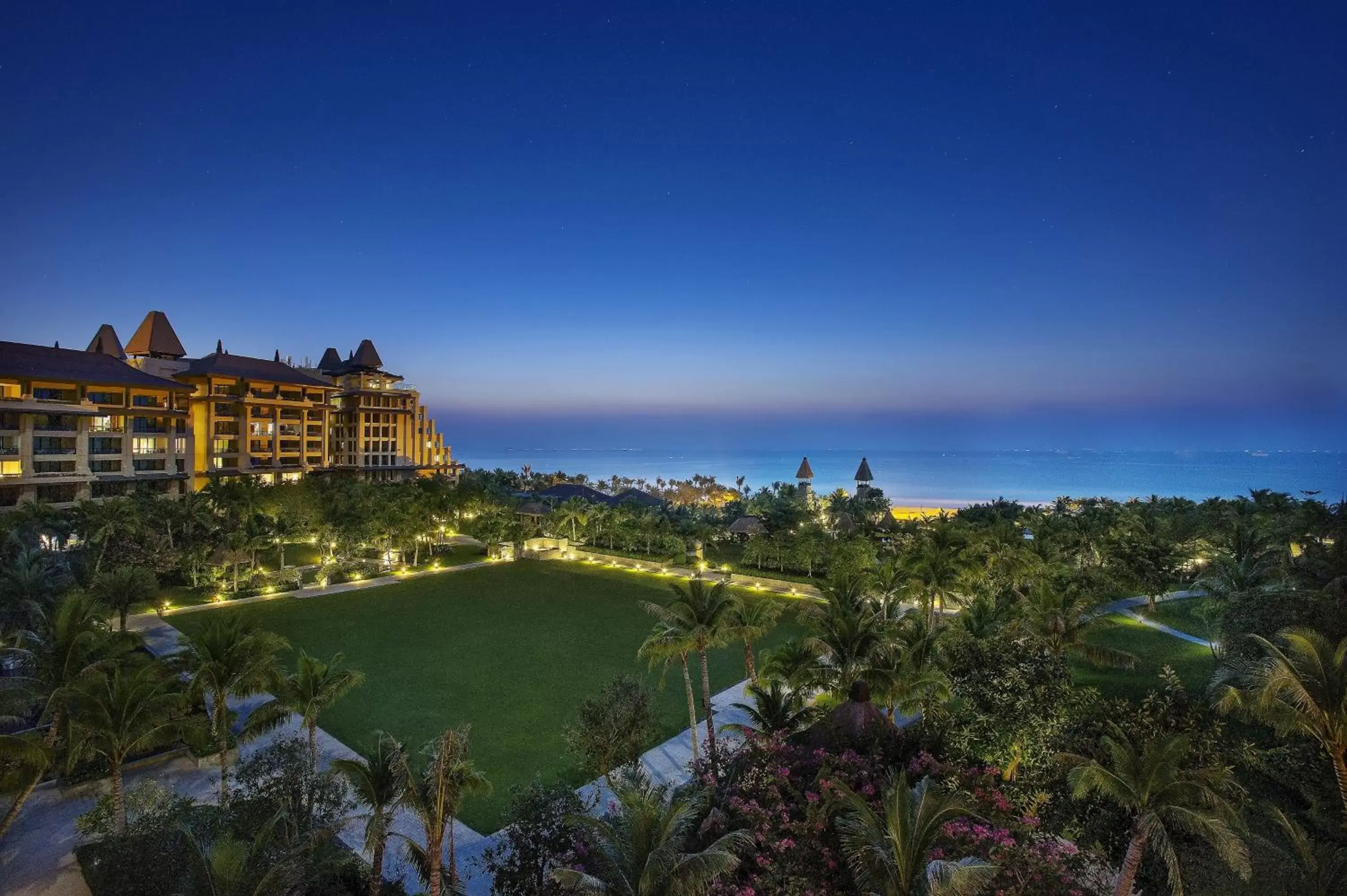 Facade/entrance in Raffles Hainan Clear Water Bay