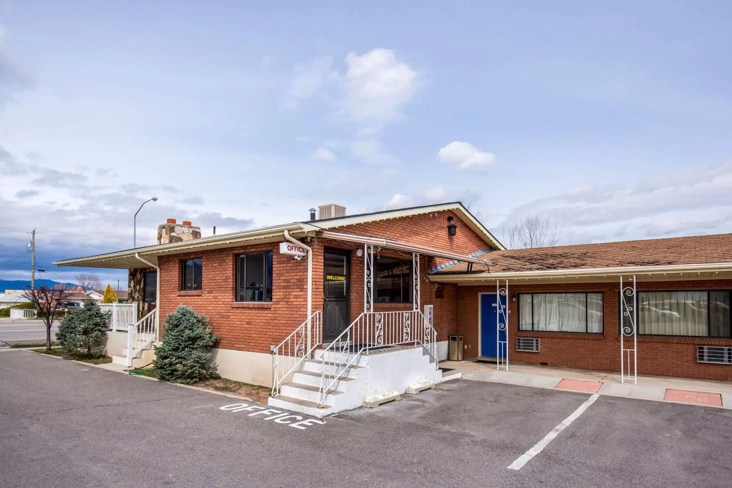 Property building in Motel 6 Tremonton, Utah Property building in Motel 6 Tremonton, Utah