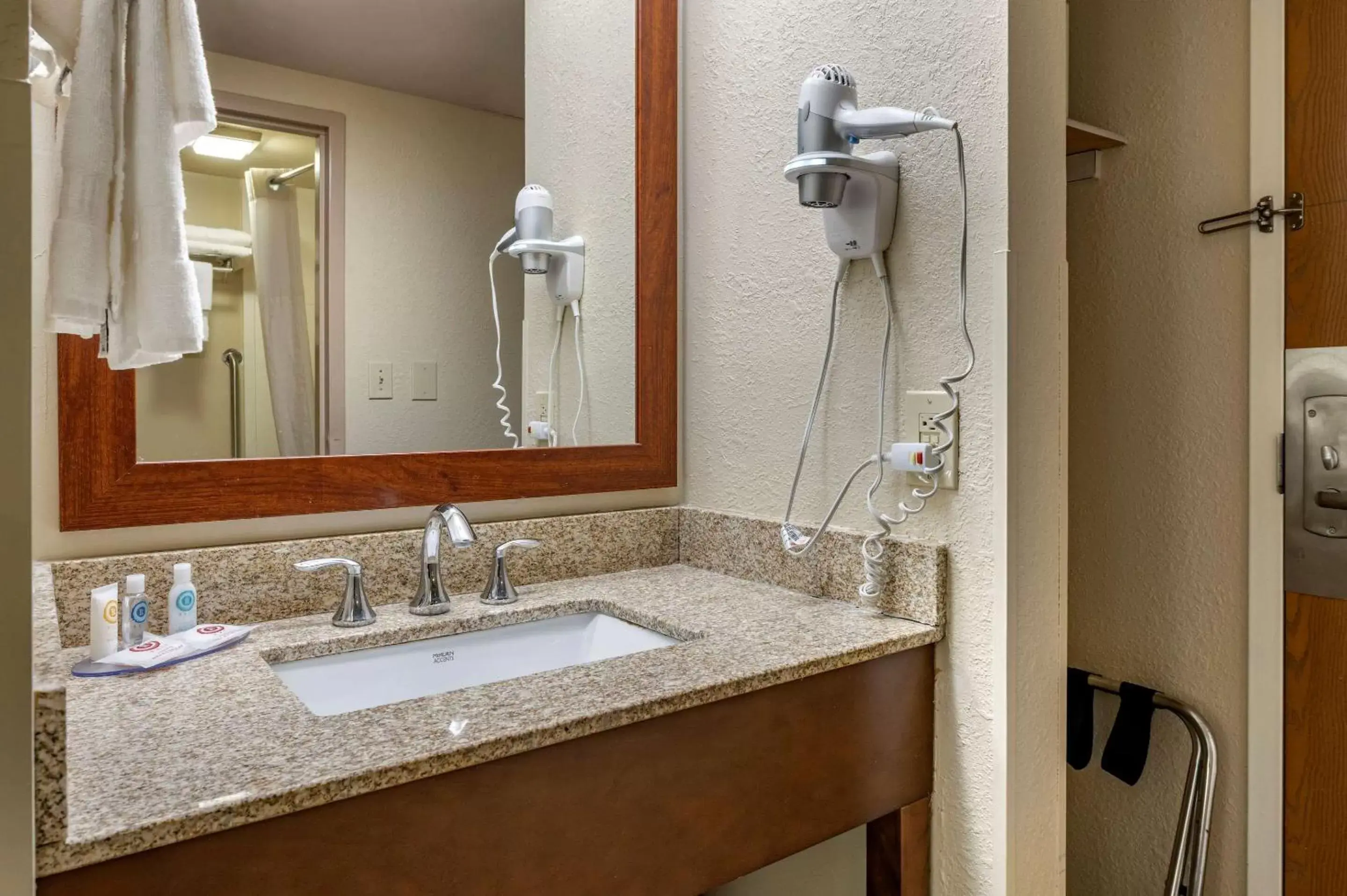 Bathroom in Comfort Inn Northeast Cincinnati