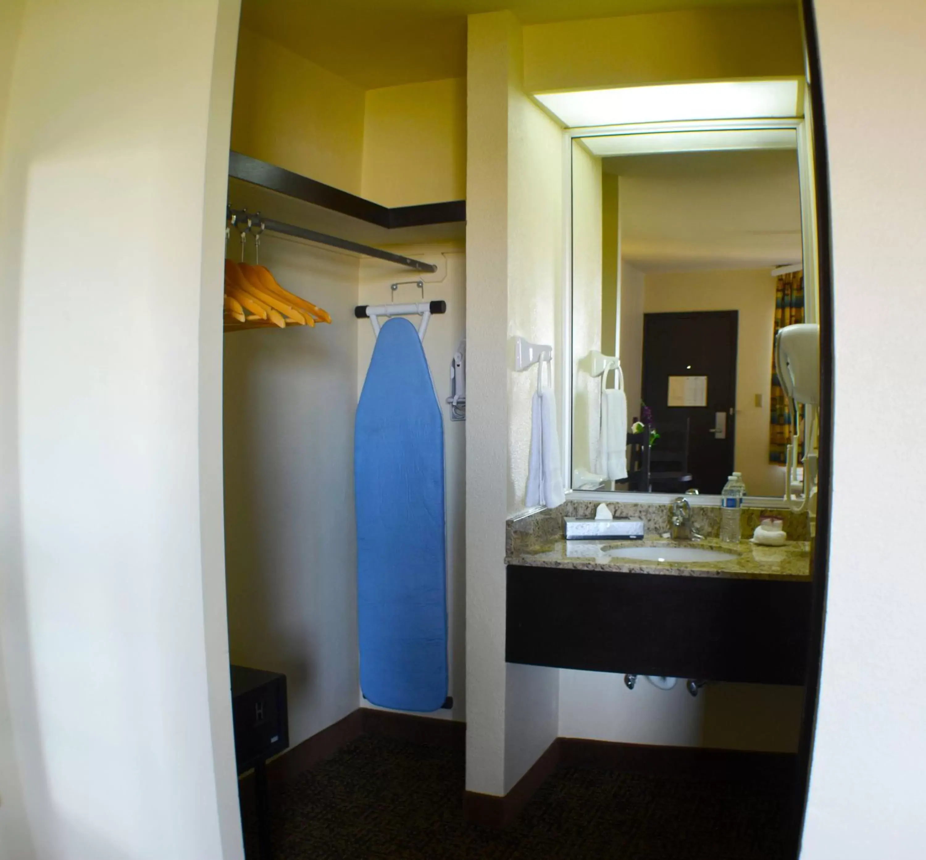 Bathroom in Hotel America