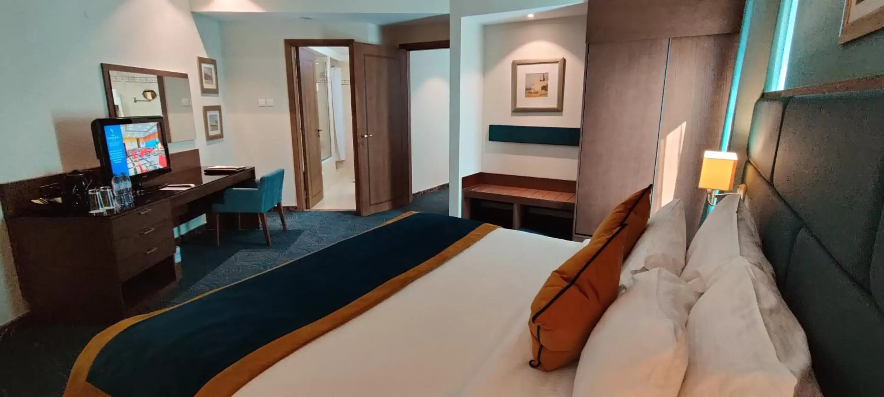 Bedroom, Bed in City Seasons Hotel Dubai