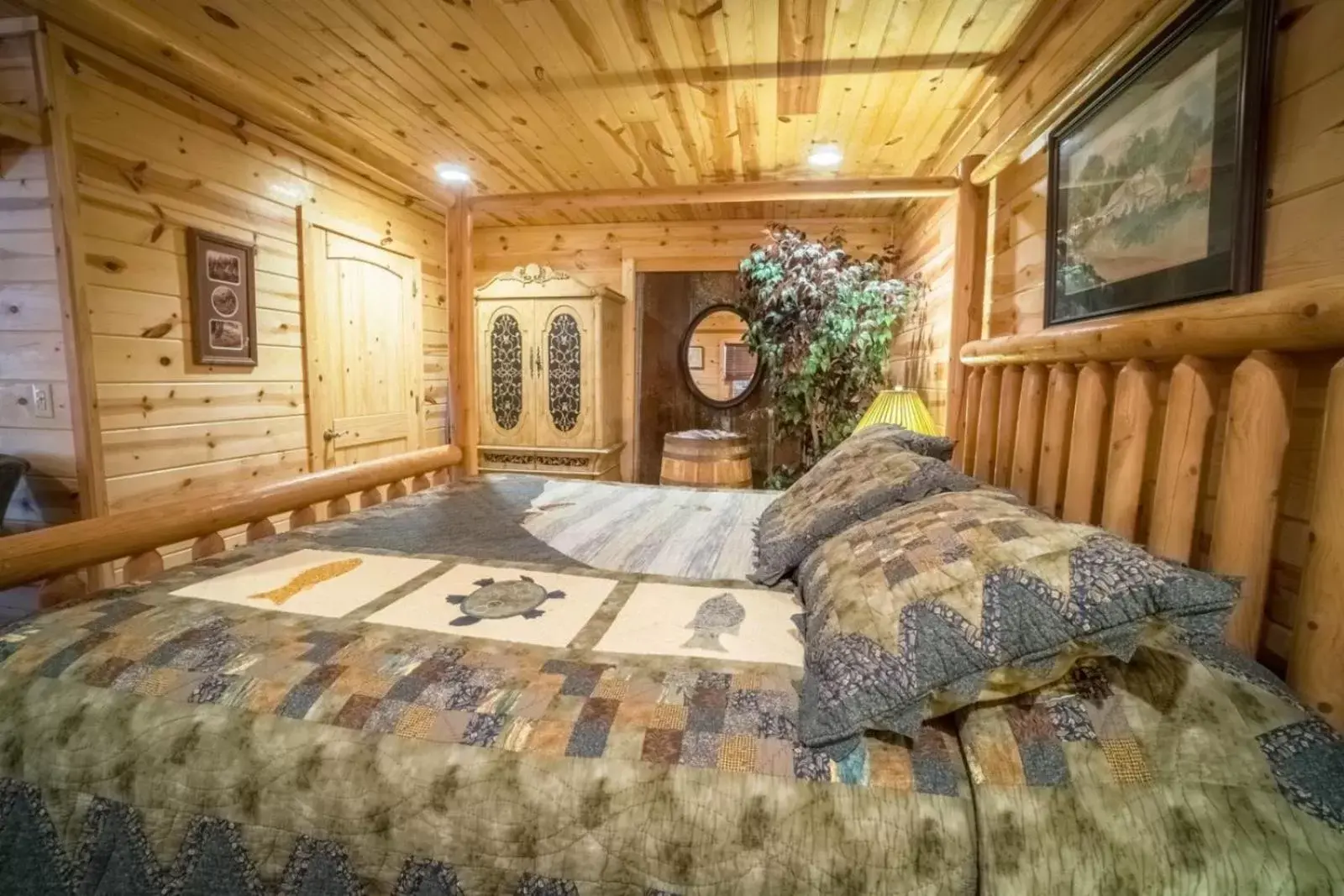 Bedroom, Bed in Nacoochee valley motel