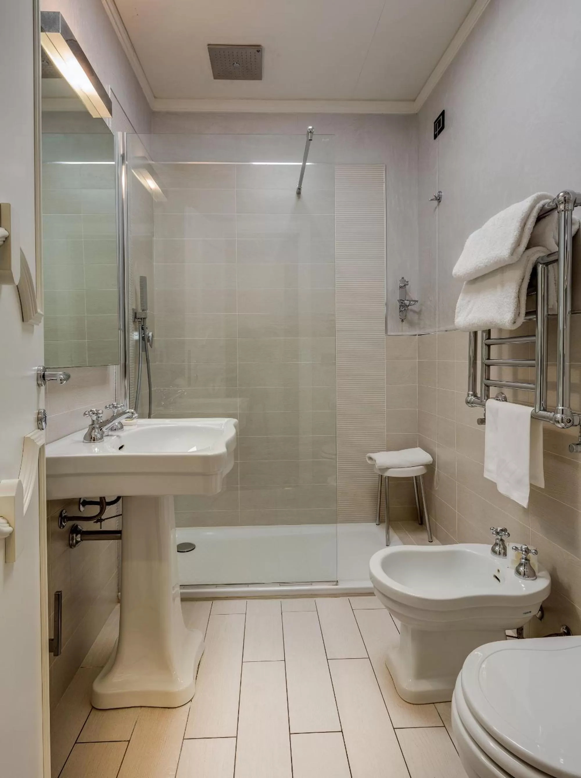 Bathroom in Hotel Roma