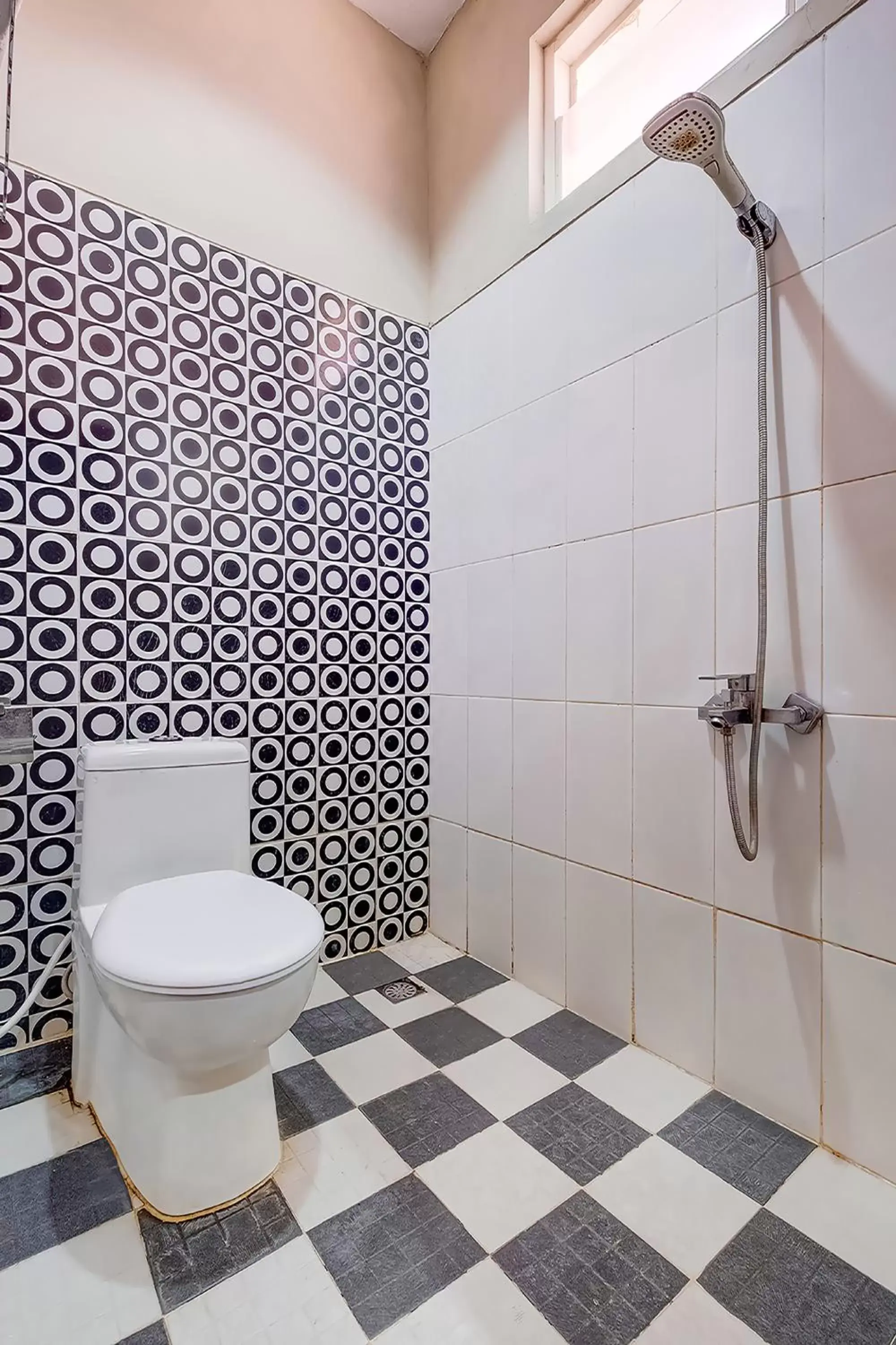 Bathroom in SUPER OYO Flagship 3726 Tembok Batu Residence