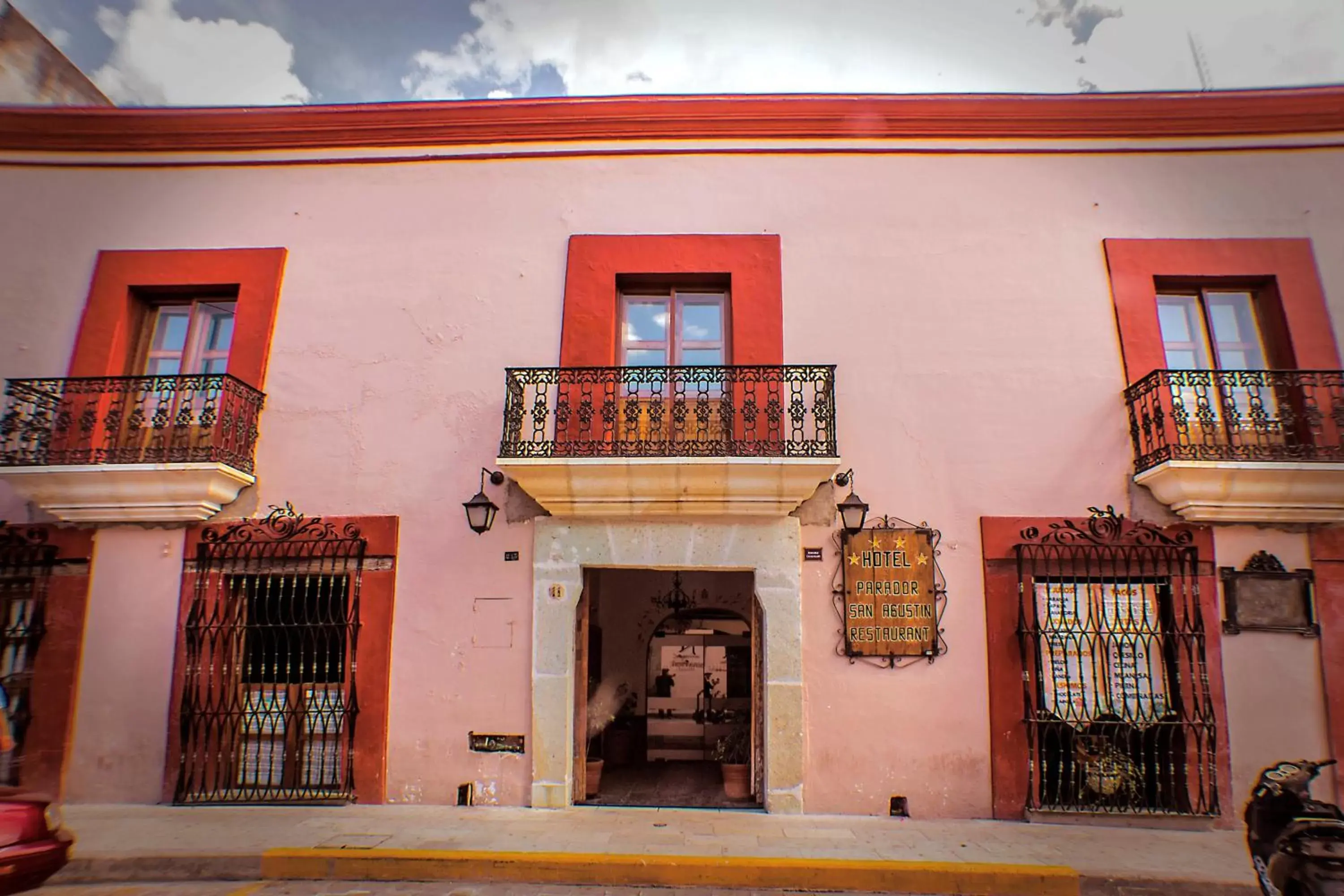 Facade/entrance in Parador San Agustin