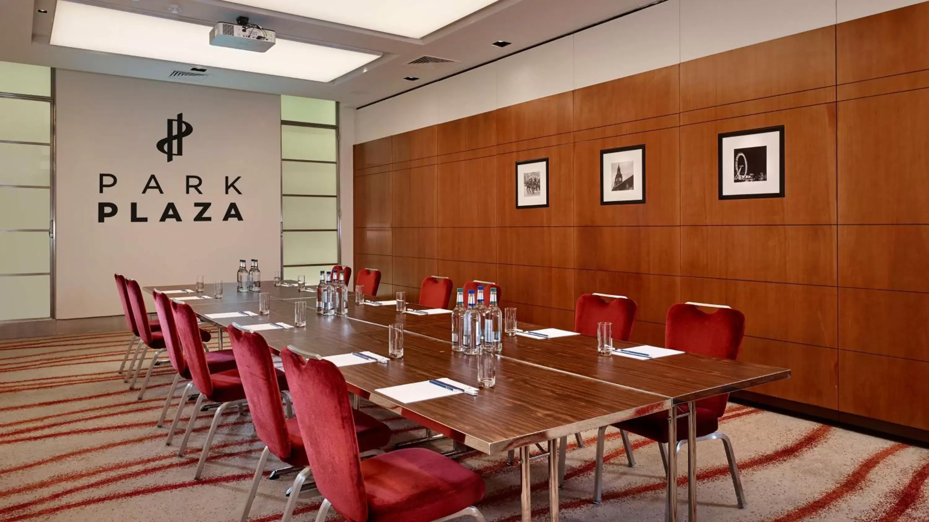 Meeting/conference room, Restaurant/Places to Eat in Park Plaza Victoria London
