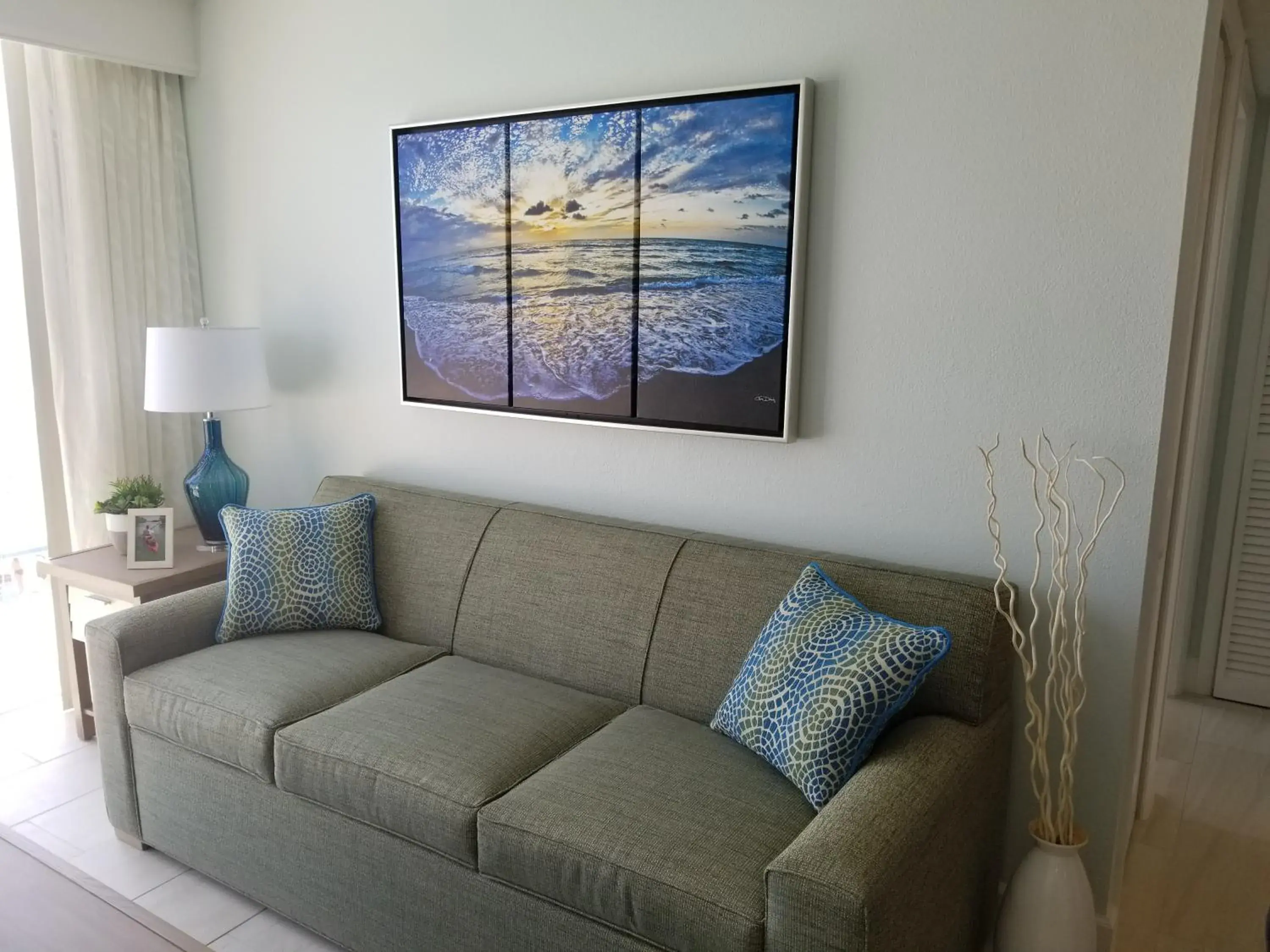 Living room, Seating Area in Grand Seas by Exploria Resorts