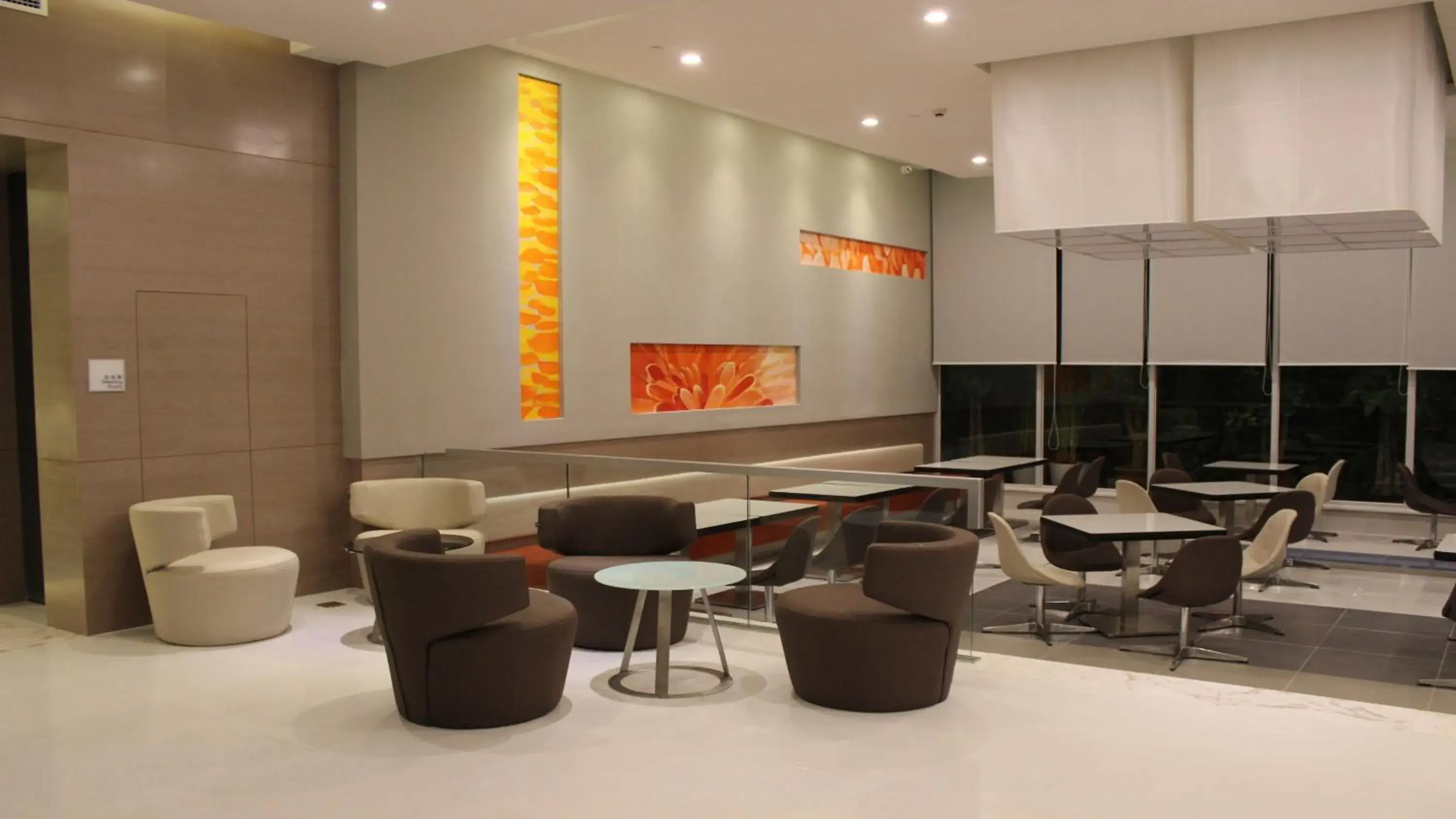 Restaurant/places to eat, Lounge/Bar in Holiday Inn Express Weihai Hi-Tech Zone, an IHG Hotel