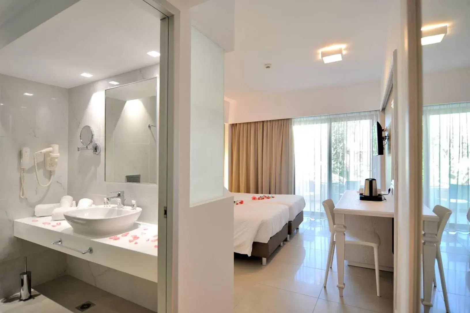 Bed, Bathroom in Apollon Hotel
