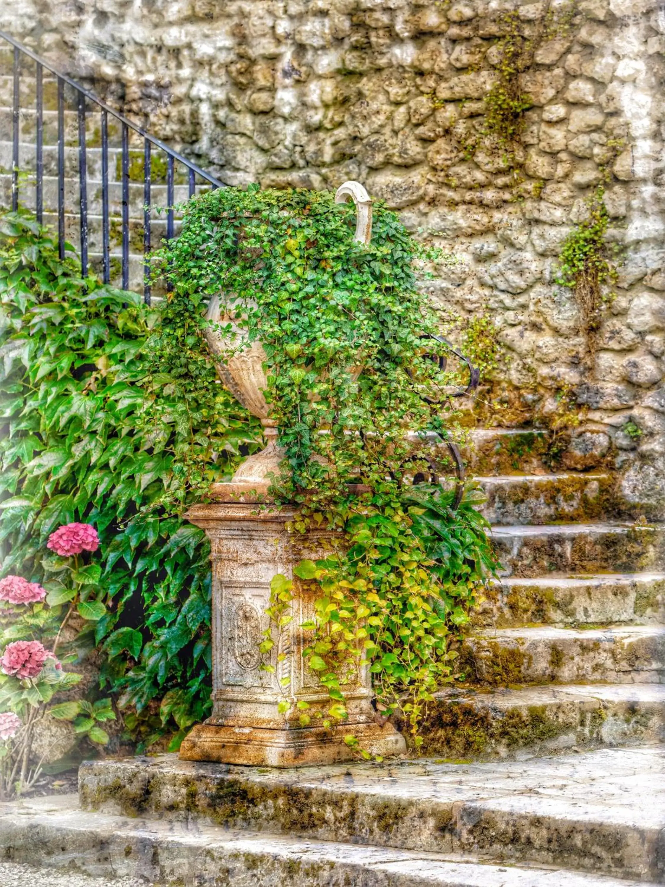 Facade/entrance in Grand Hôtel de l'Abbaye