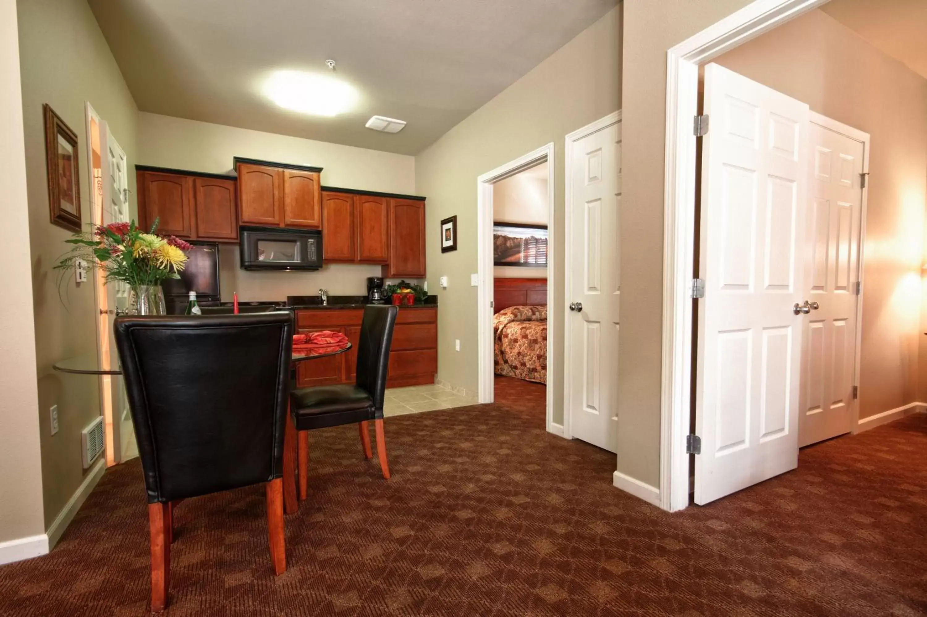 Kitchen or kitchenette in Stratford Suites Spokane Airport