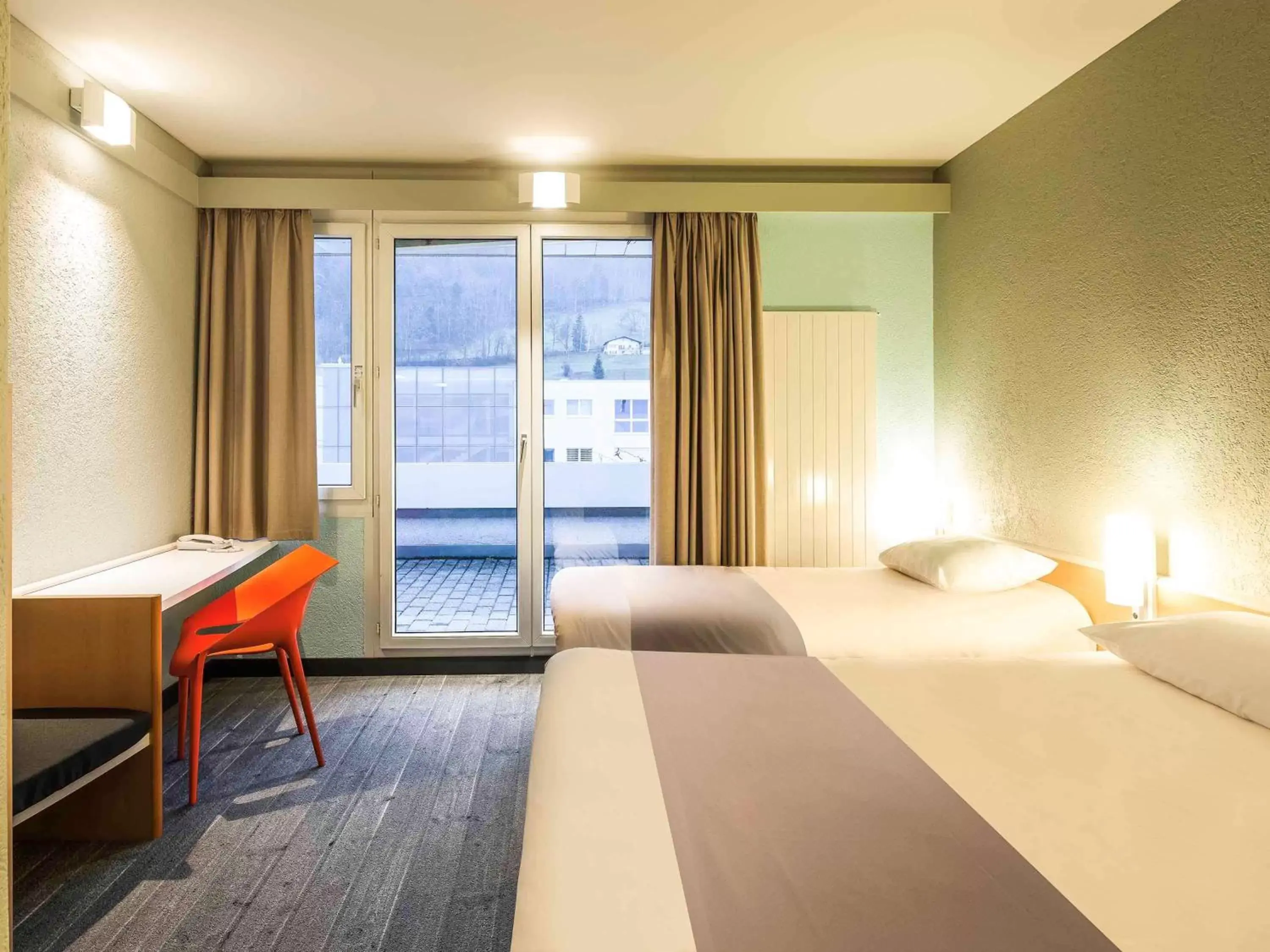 Photo of the whole room in ibis Chur