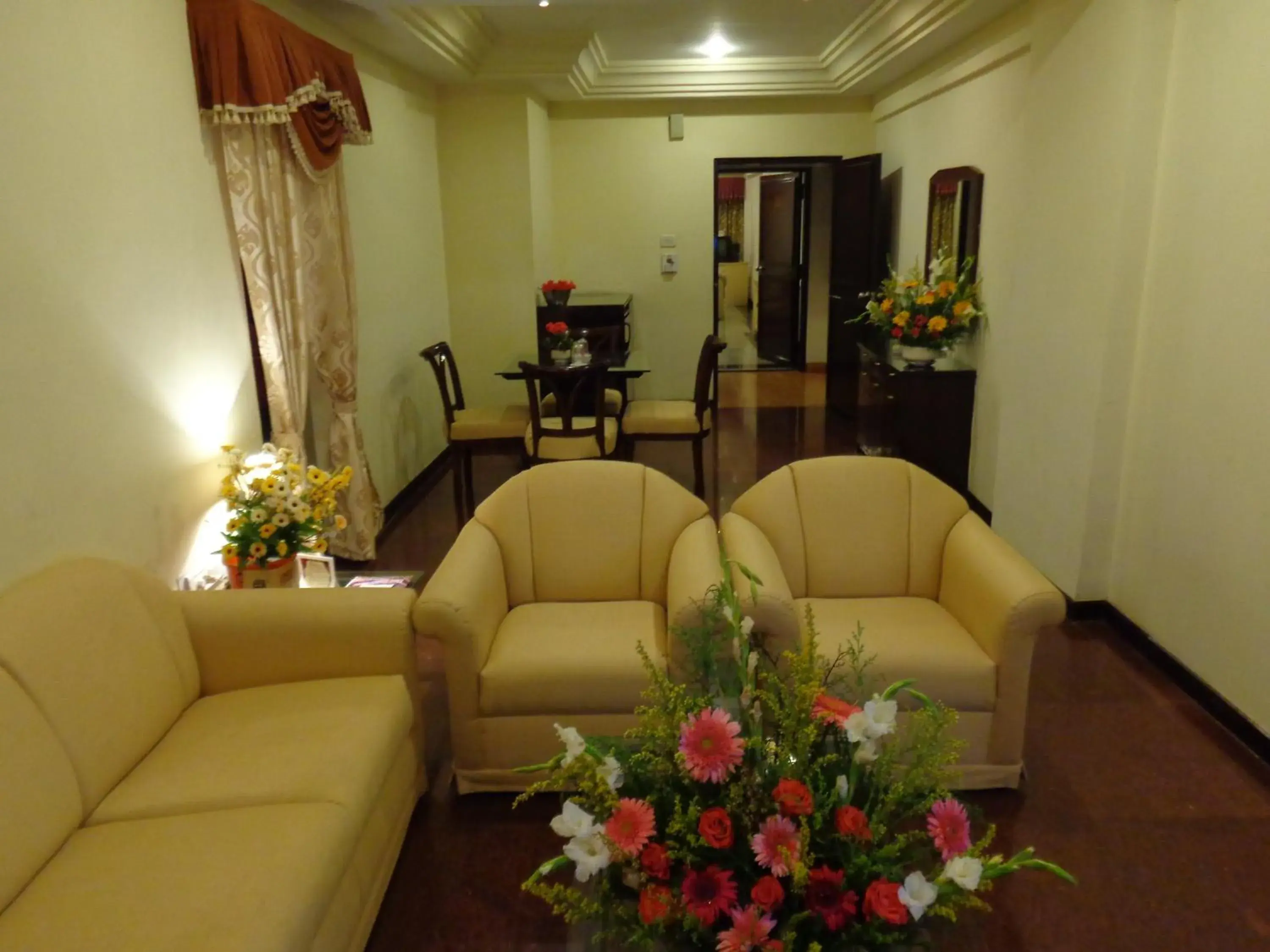 Living room, Seating Area in Hotel Poonja International