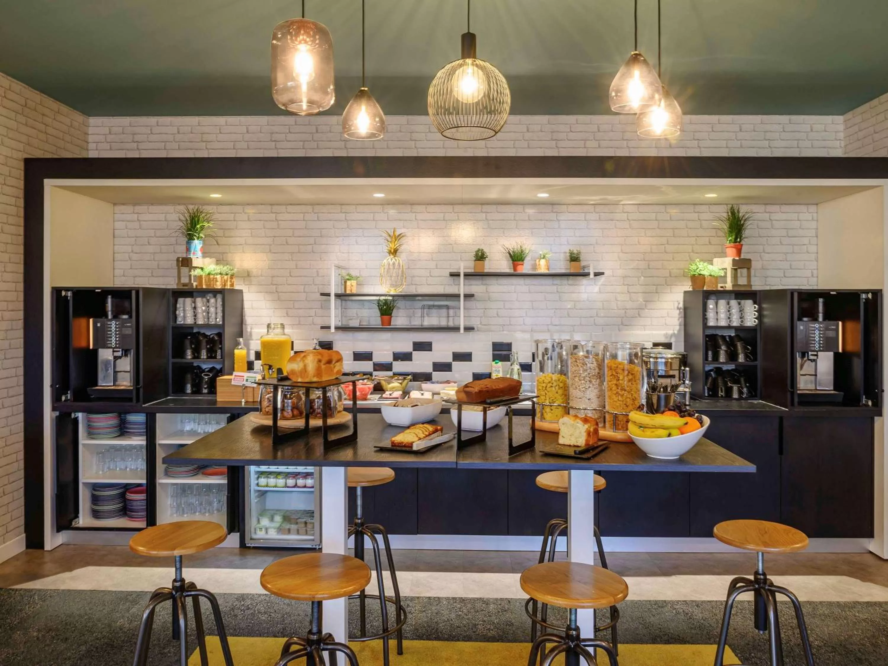 Restaurant/places to eat in Novotel Le Mans