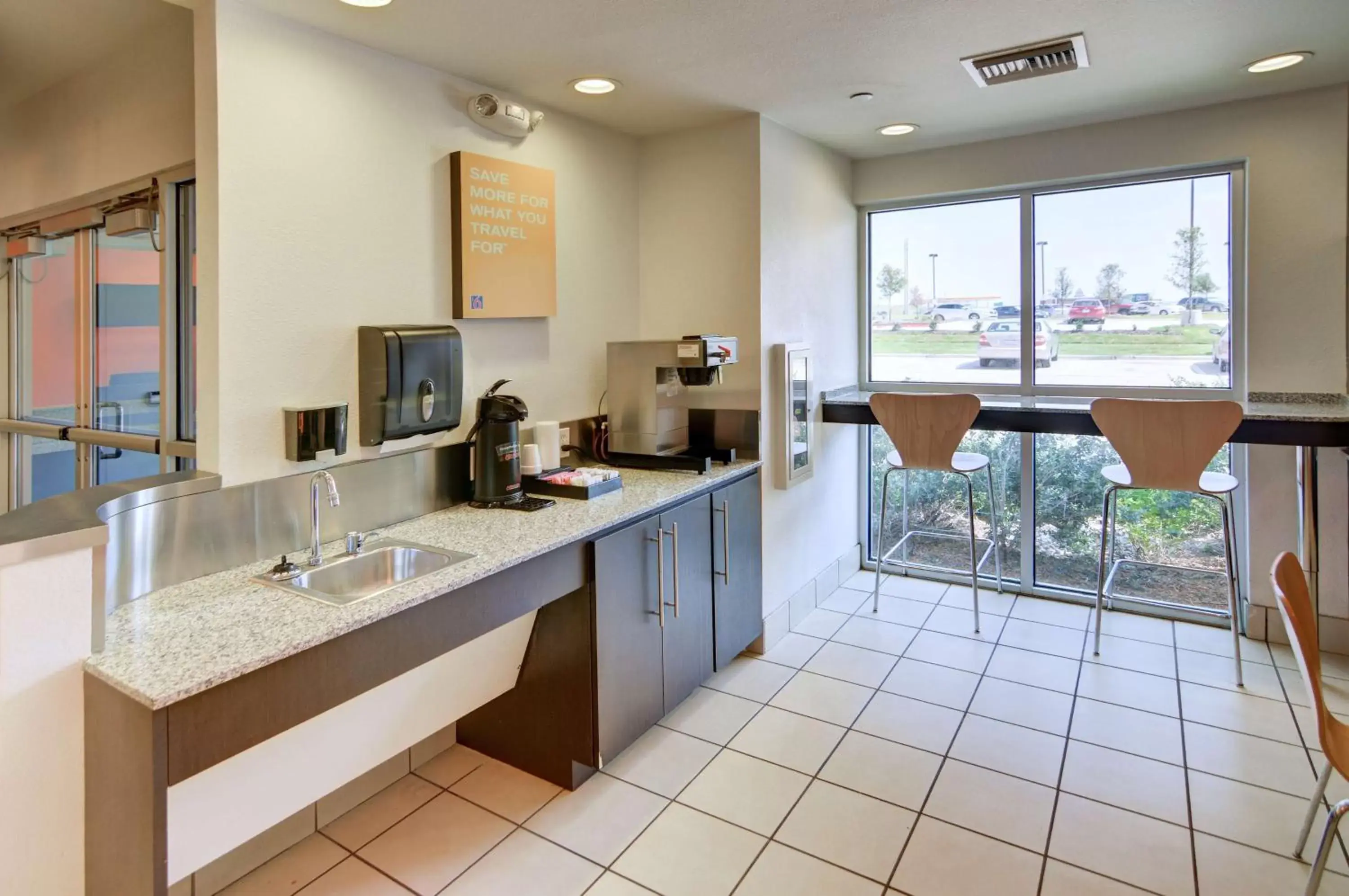Coffee/tea facilities, Kitchen/Kitchenette in Motel 6-Roanoke, TX - Northlake - Speedway