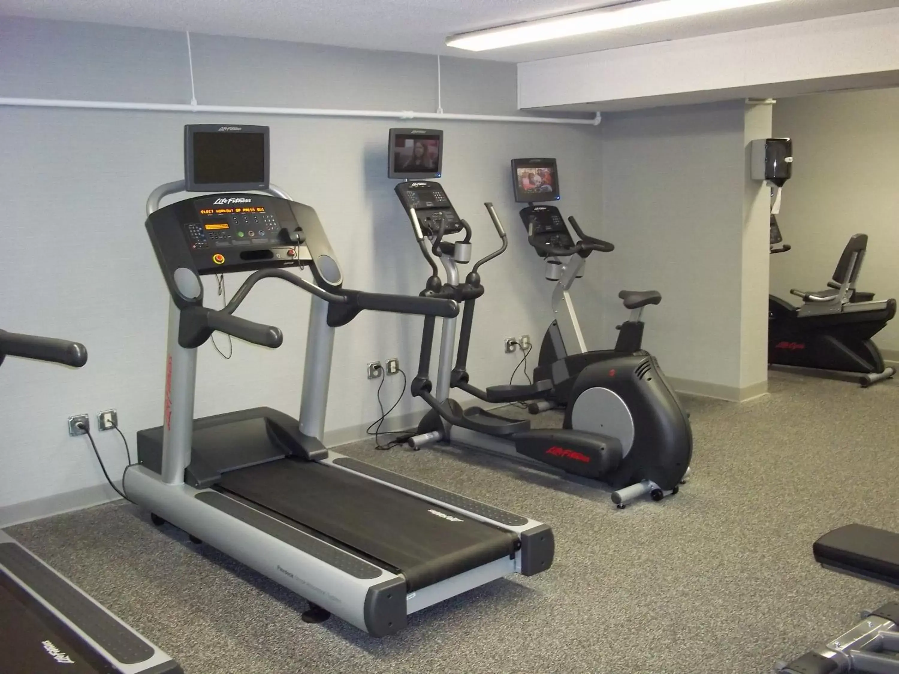 Fitness centre/facilities in enVision Hotel & Conference Center Mansfield-Foxboro Fitness centre/facilities in enVision Hotel & Conference Center Mansfield-Foxboro