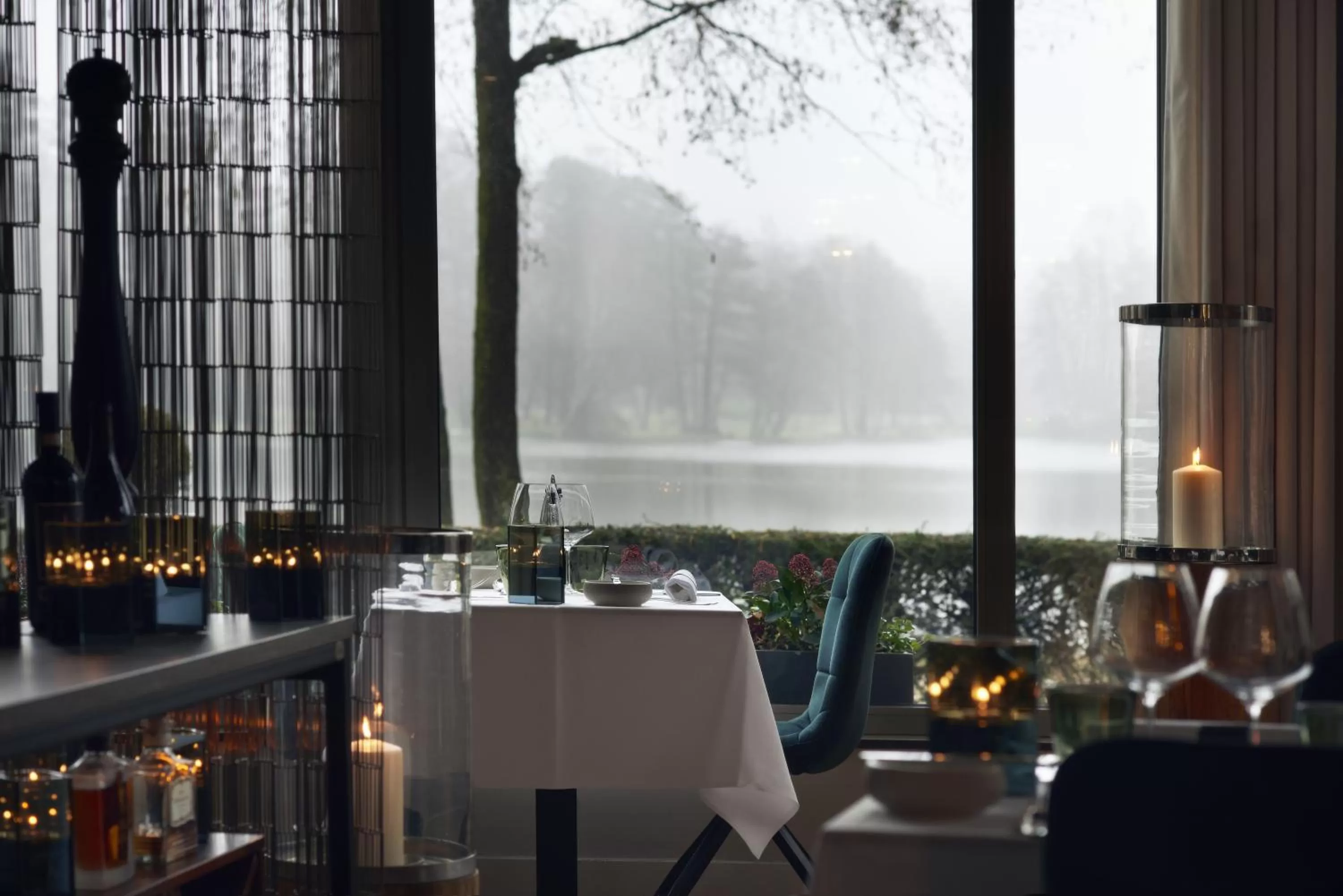 Restaurant/places to eat in M Hotel