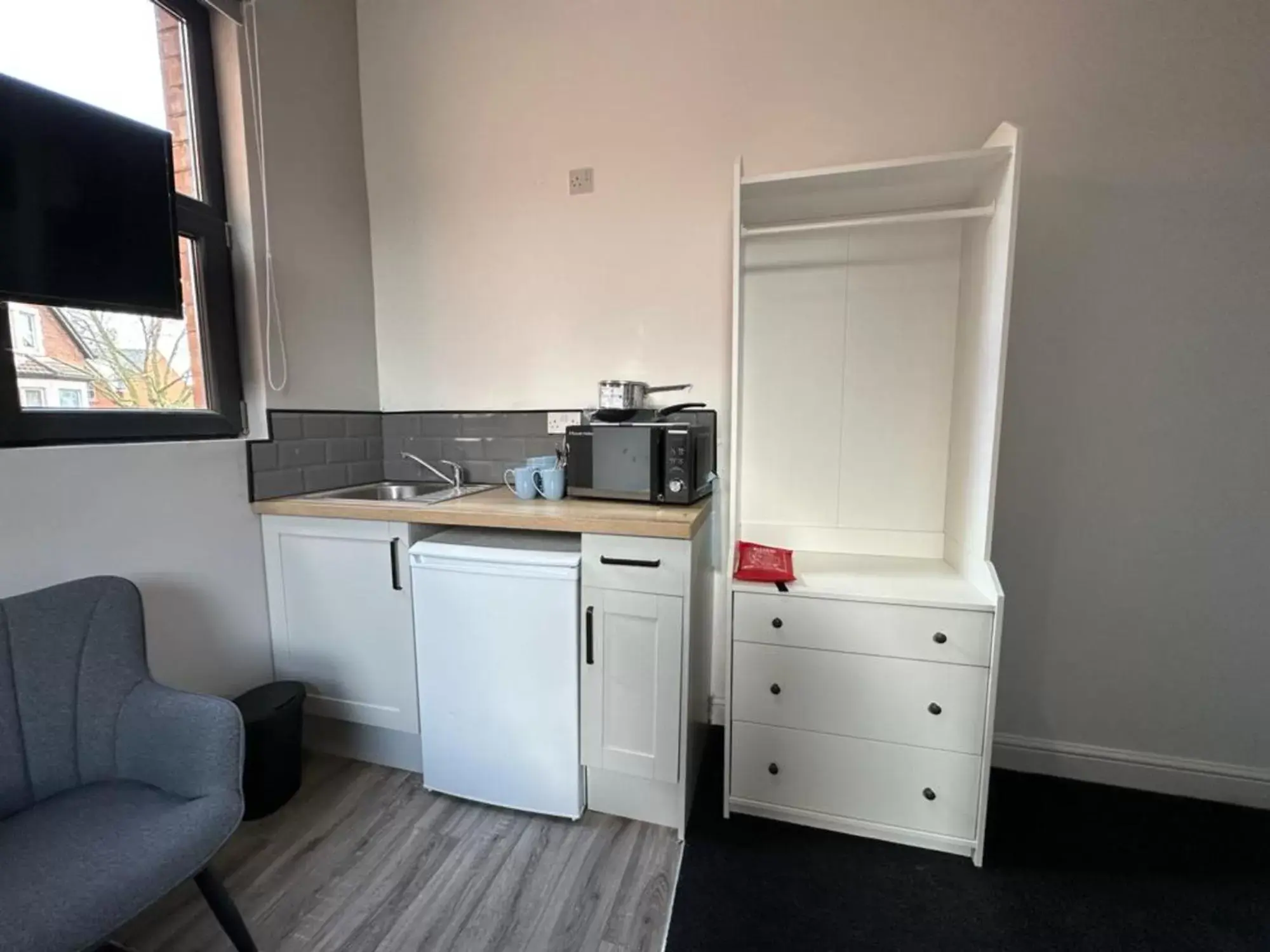 Kitchen/Kitchenette in The Fishpond - Premier Nottingham Studios