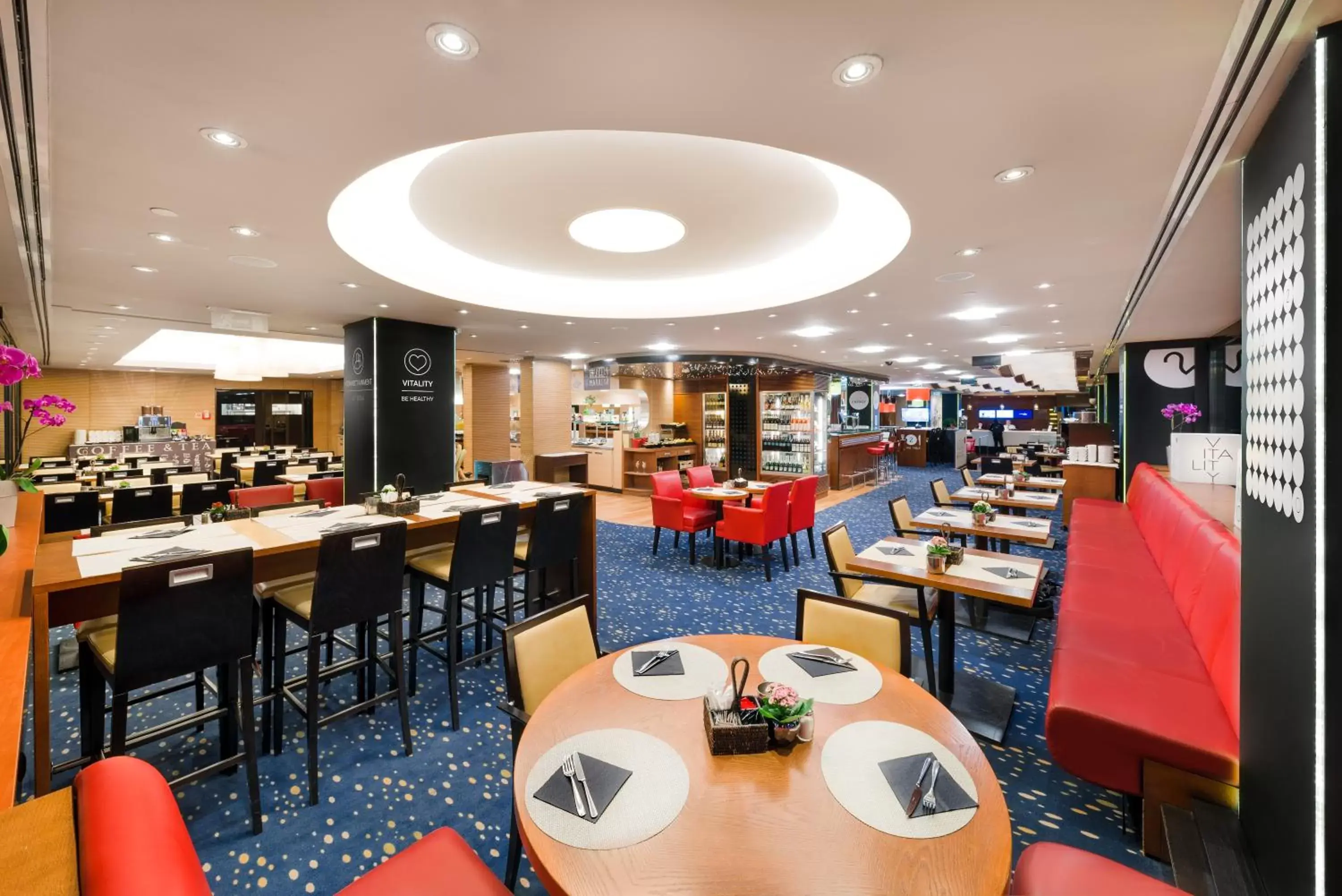 Restaurant/Places to Eat in Novotel Budapest Danube