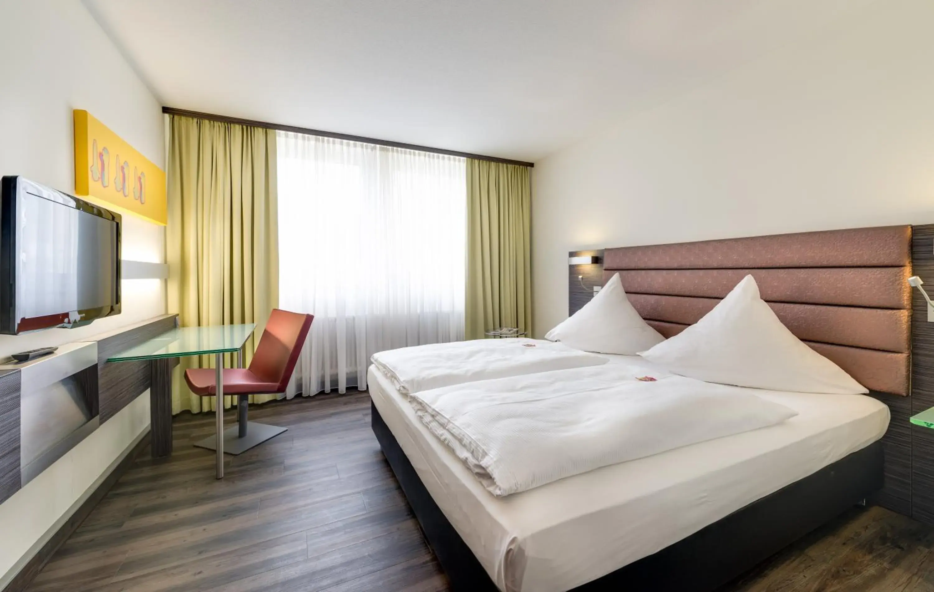 Bedroom, Bed in Novina Hotel Wöhrdersee Nürnberg City