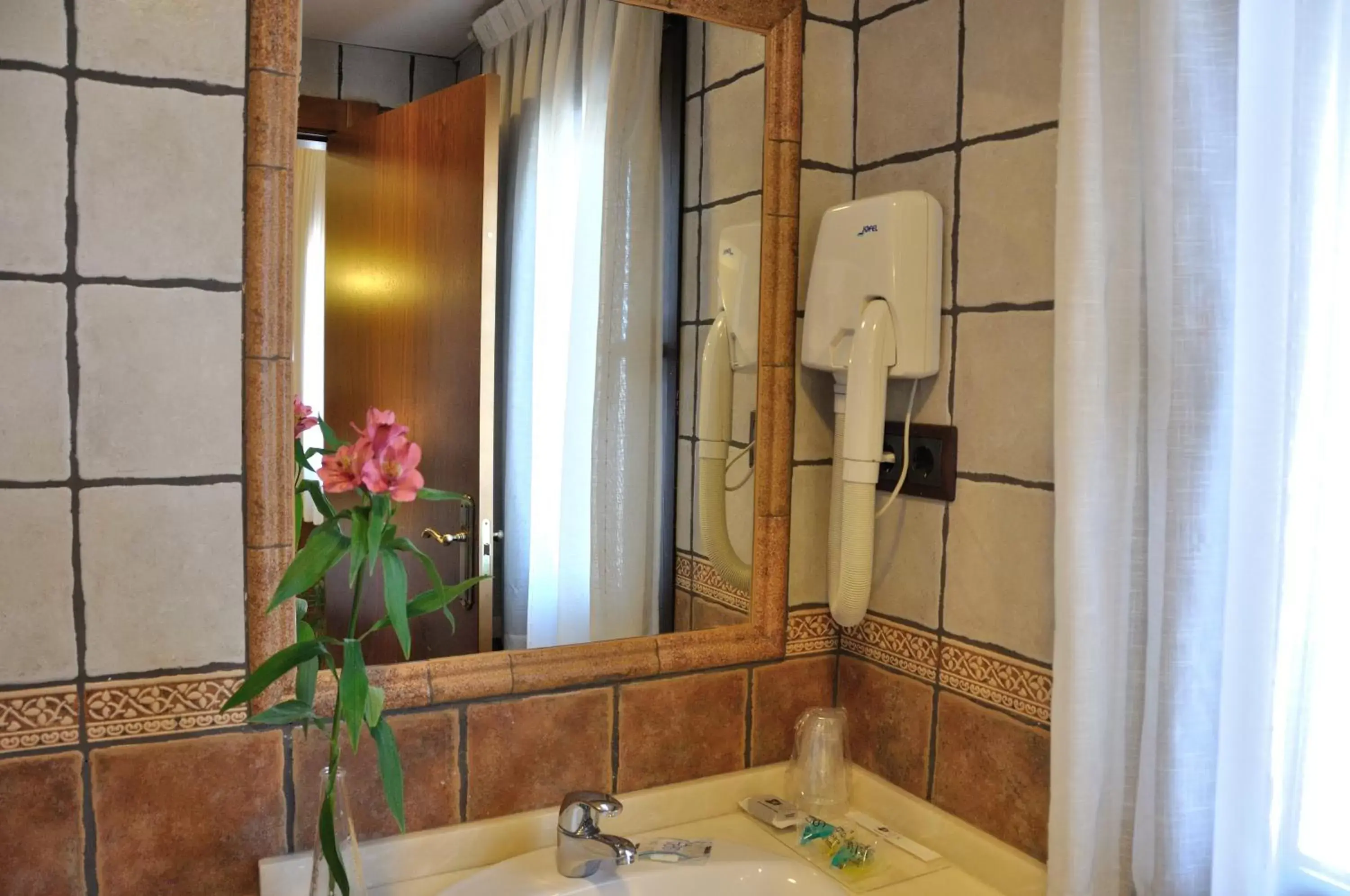 Bathroom in Hotel Medina de Toledo