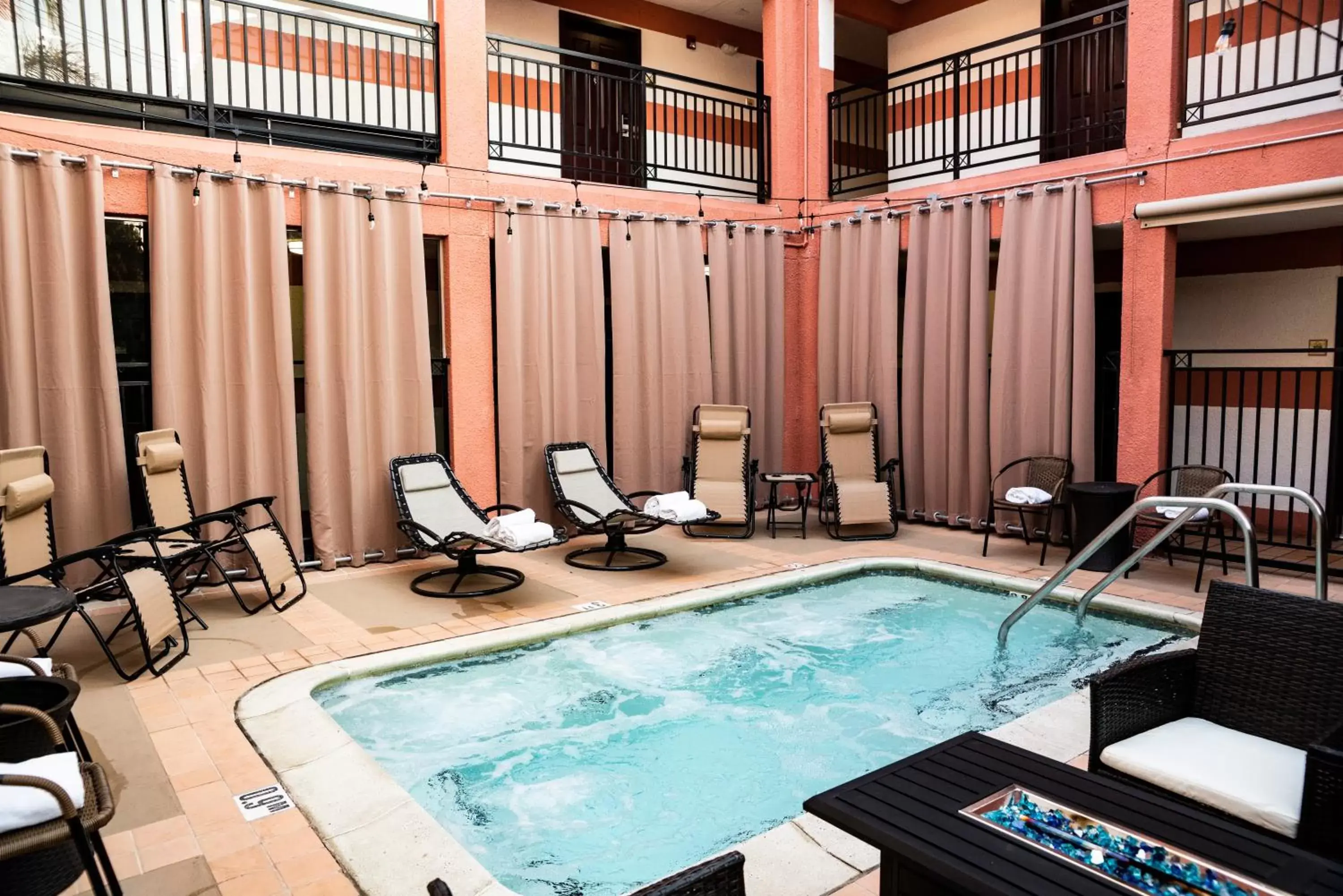 Hot Tub, Swimming Pool in Days Inn by Wyndham Concord