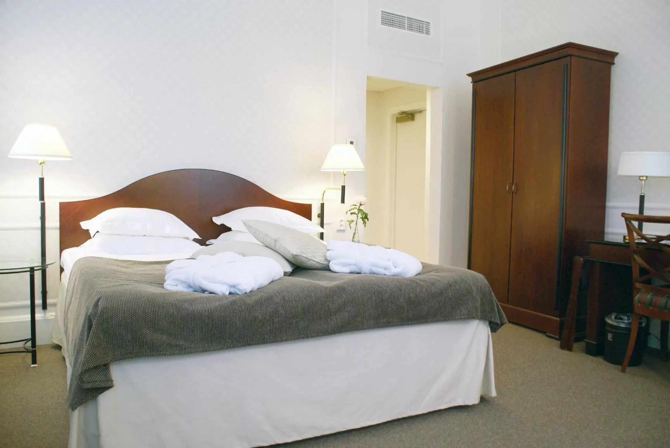 Bed in Elite Hotel Mollberg