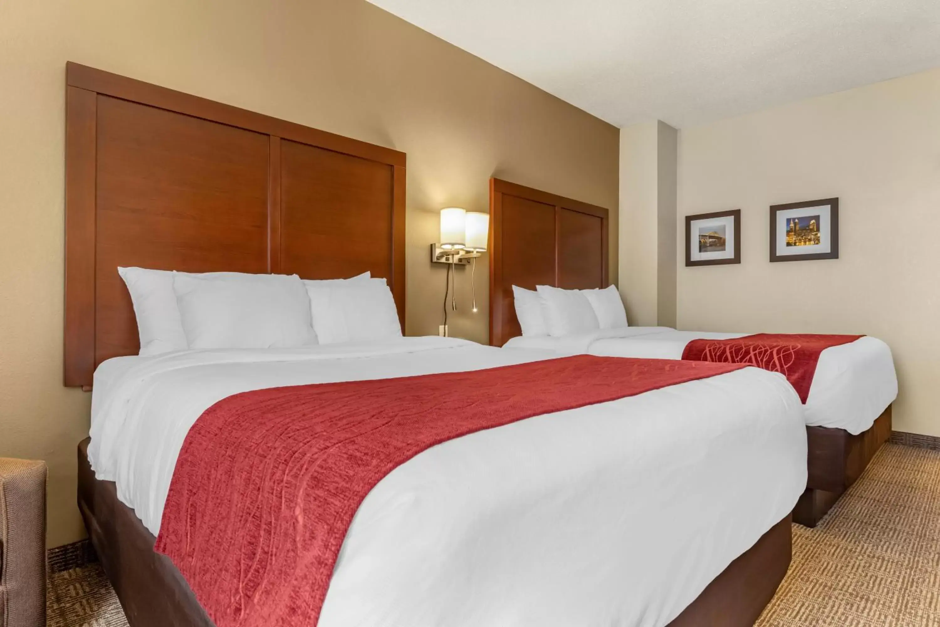 Bedroom, Bed in Comfort Inn & Suites Streetsboro - Kent