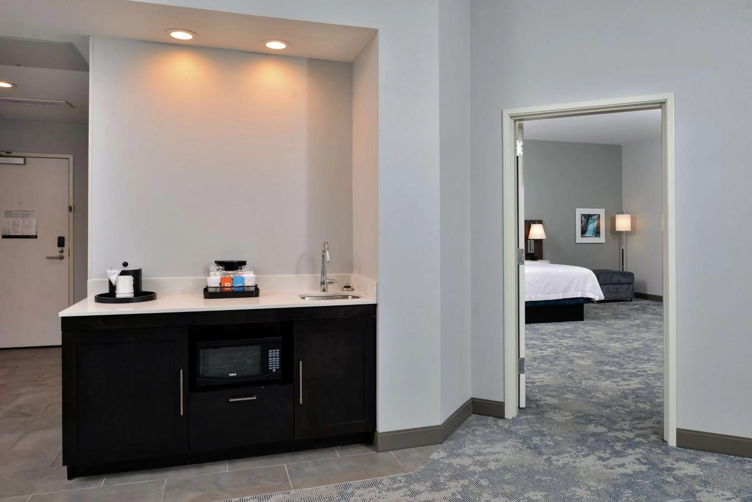 Bed in Hampton Inn Cedar Falls Downtown, Ia