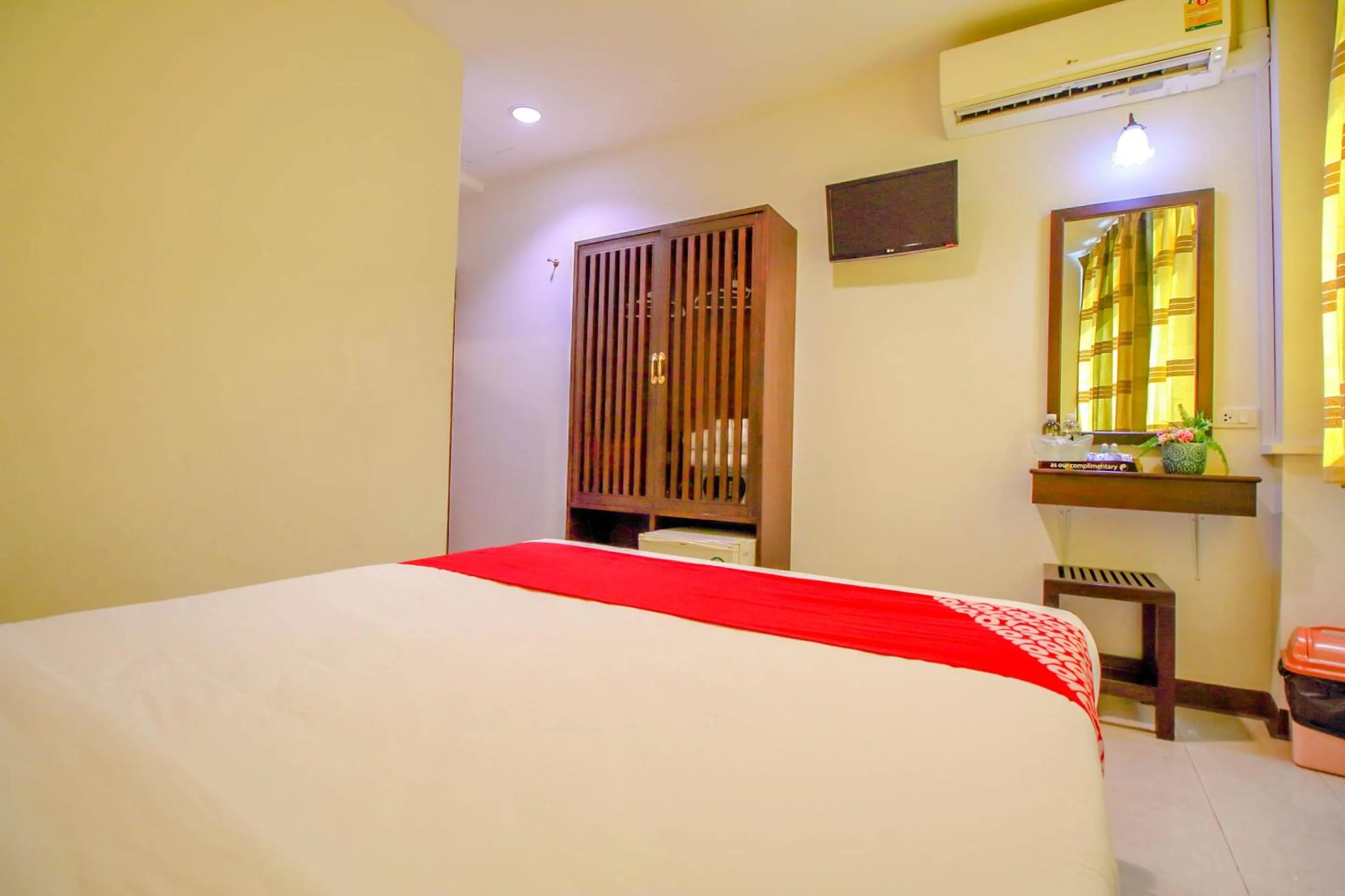Bedroom, Bed in Pannee Residence @ Dinsor