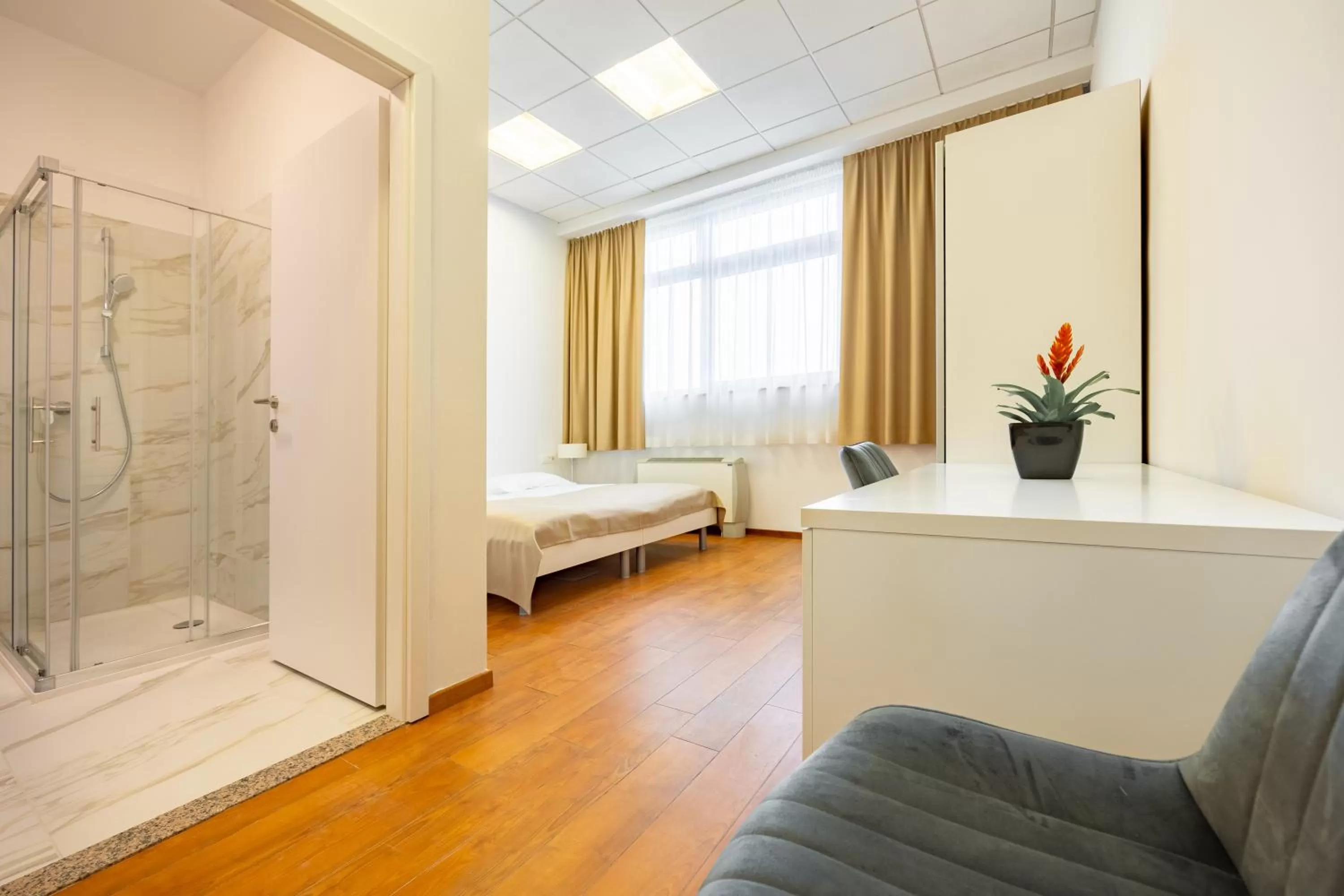 Bathroom, Bed in Garni Hotel Azul