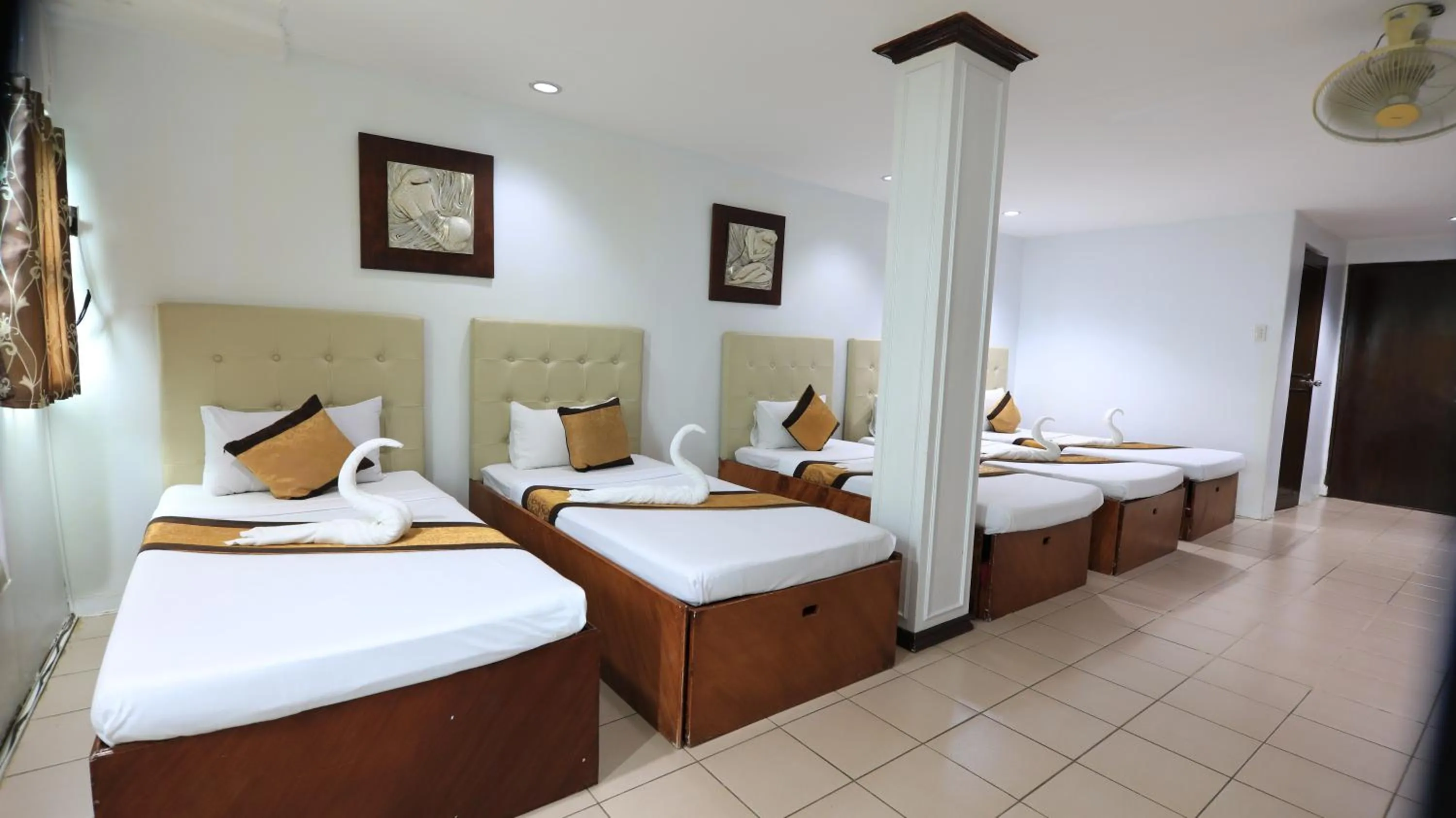 Bed in Loreland Farm Resort