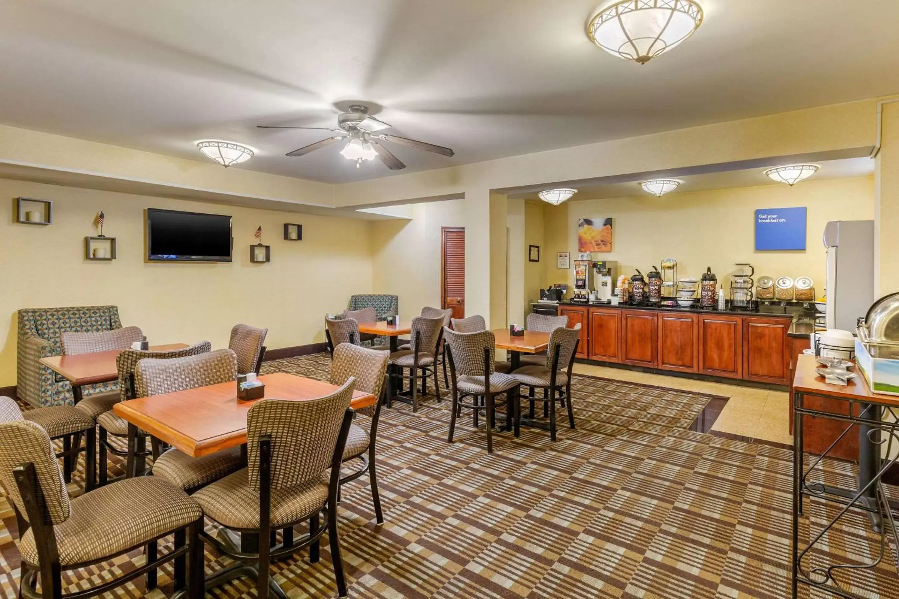 Restaurant/Places to Eat in Comfort Inn Red Horse Frederick