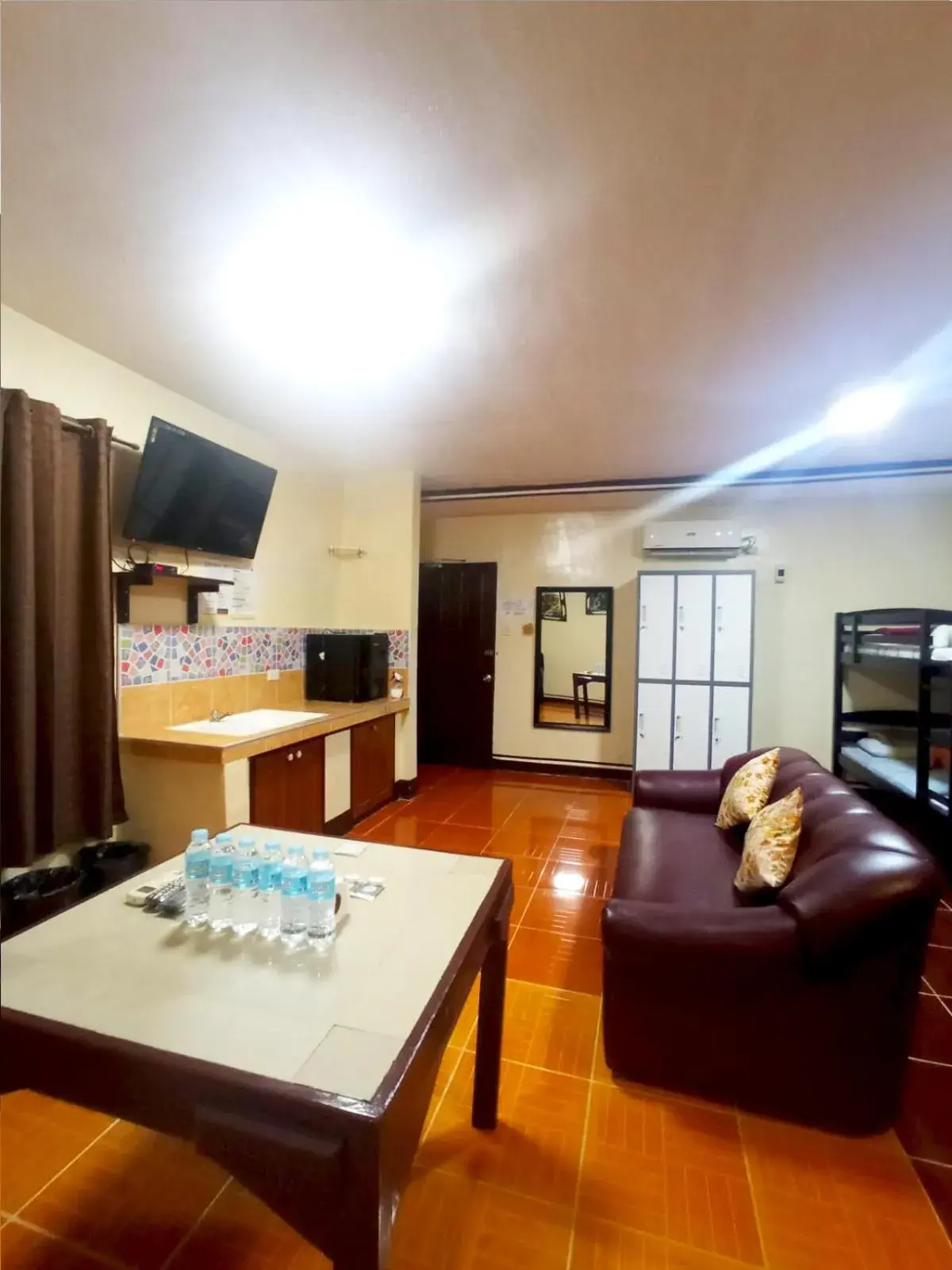 Communal lounge/ TV room, Seating Area in B&J Guesthouse Tagbilaran