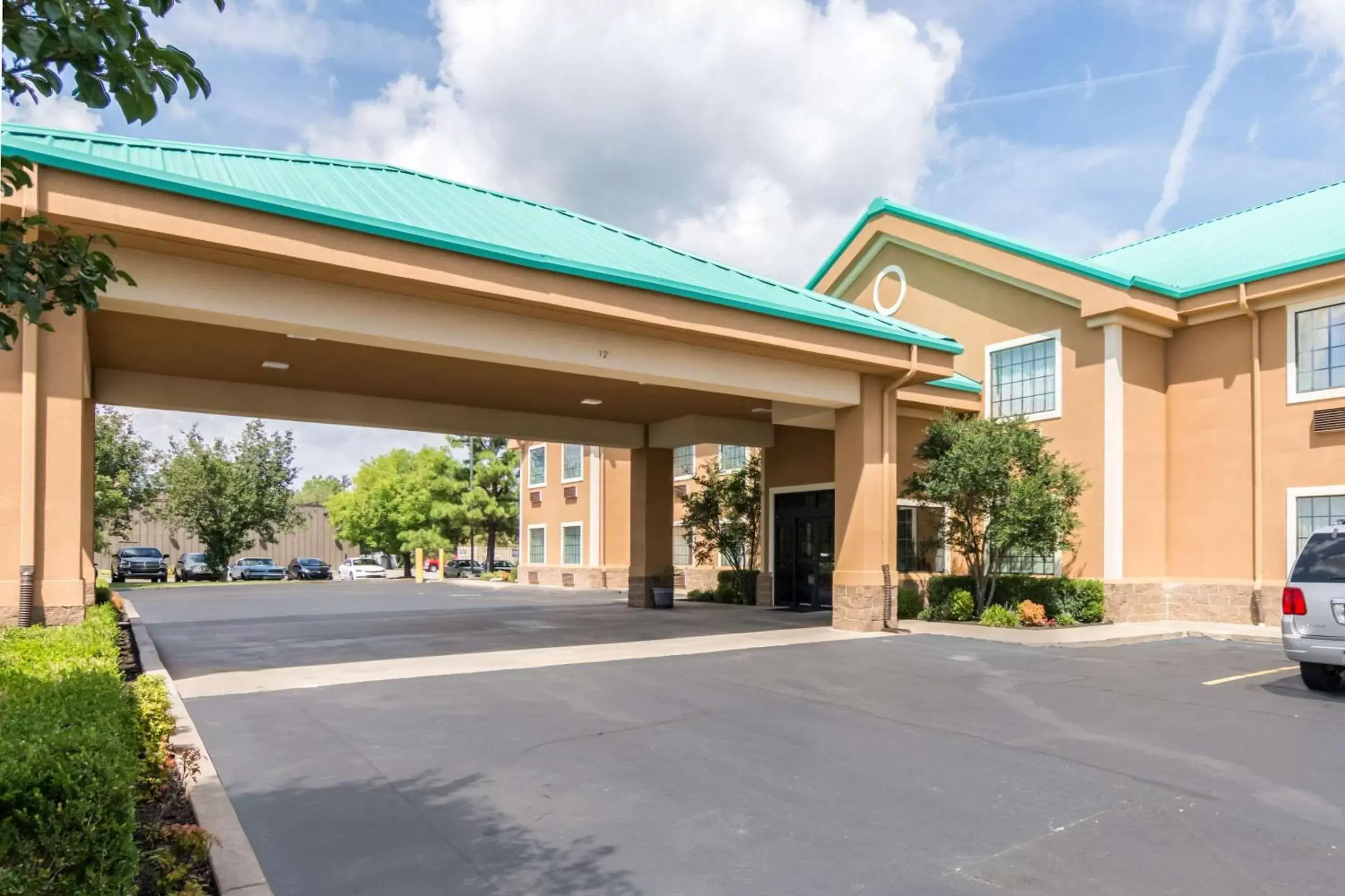 Property Building in Quality Inn and Suites Alma