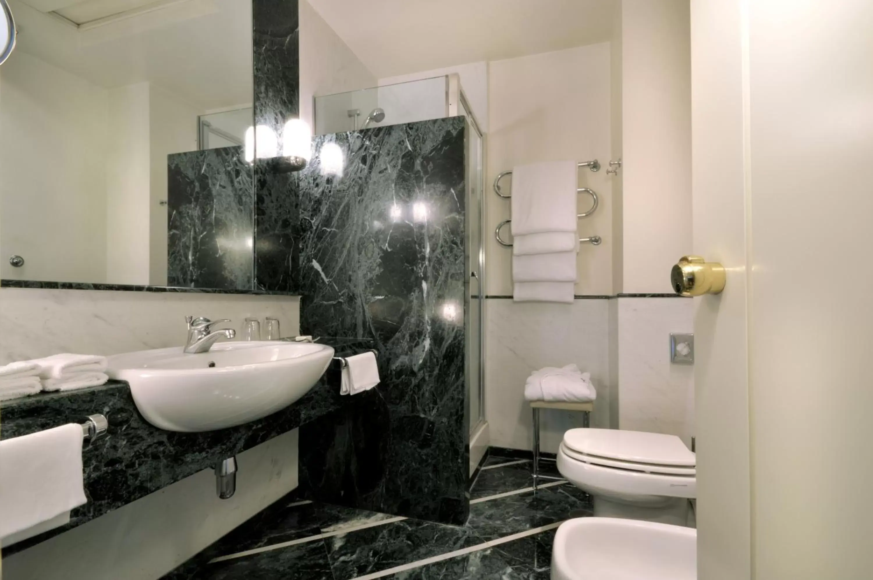 Bathroom in Grand Hotel Vesuvio