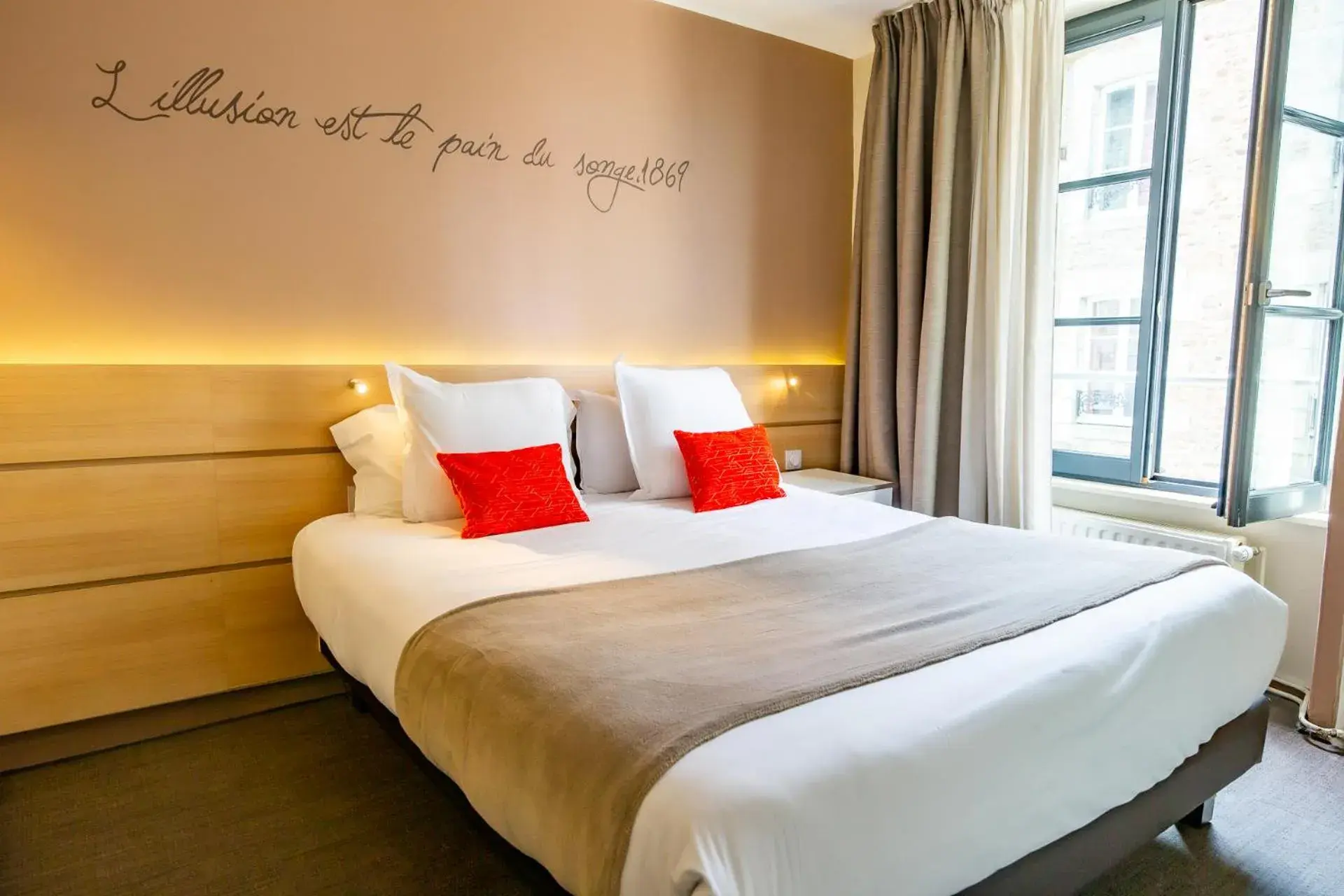 Quadruple Room in Hôtel du Château Dinan - Originals Boutique Quadruple Room in Hôtel du Château Dinan - Originals Boutique