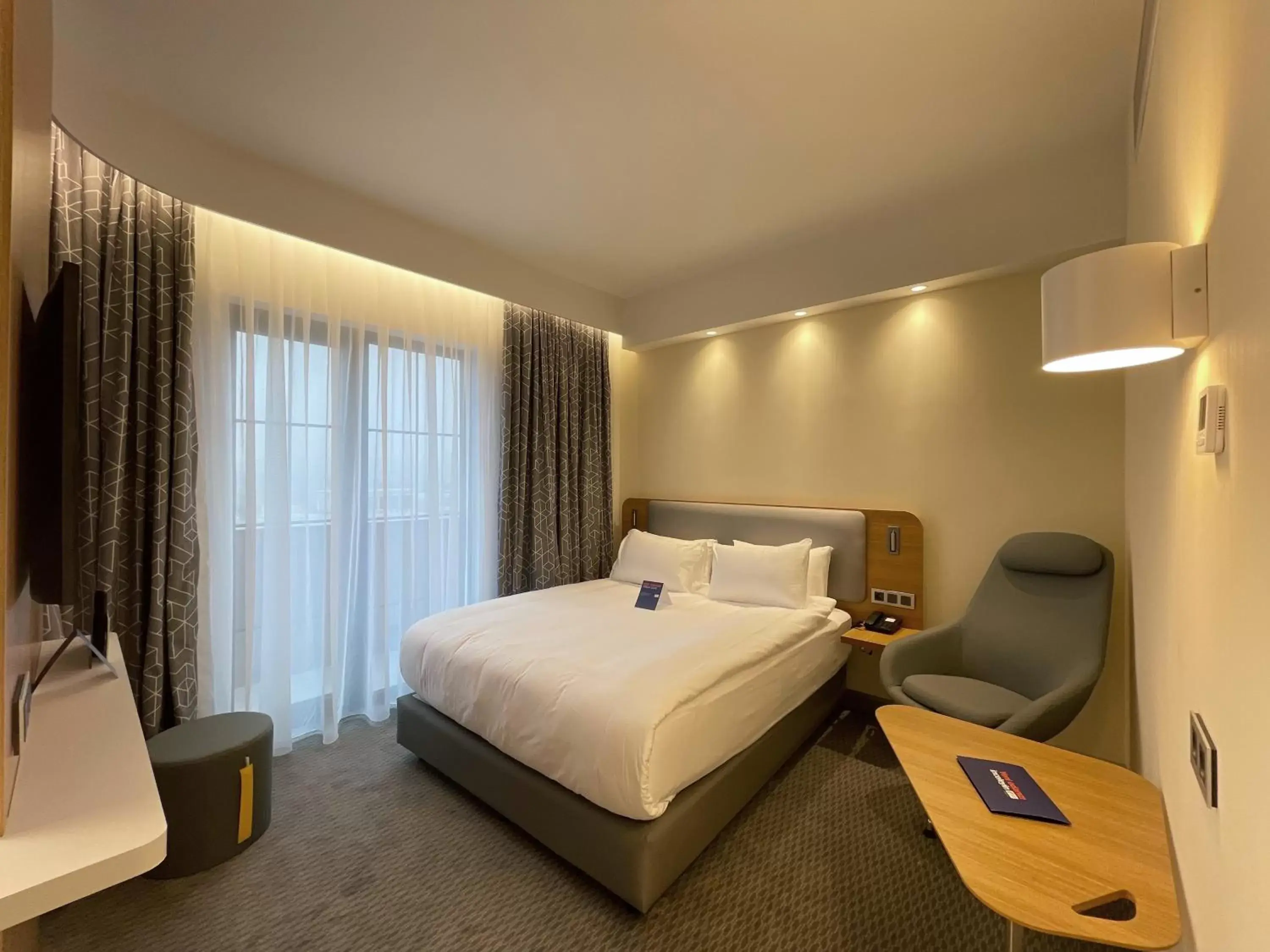 Bedroom, Bed in Holiday Inn Express - Ankara - Airport, an IHG Hotel