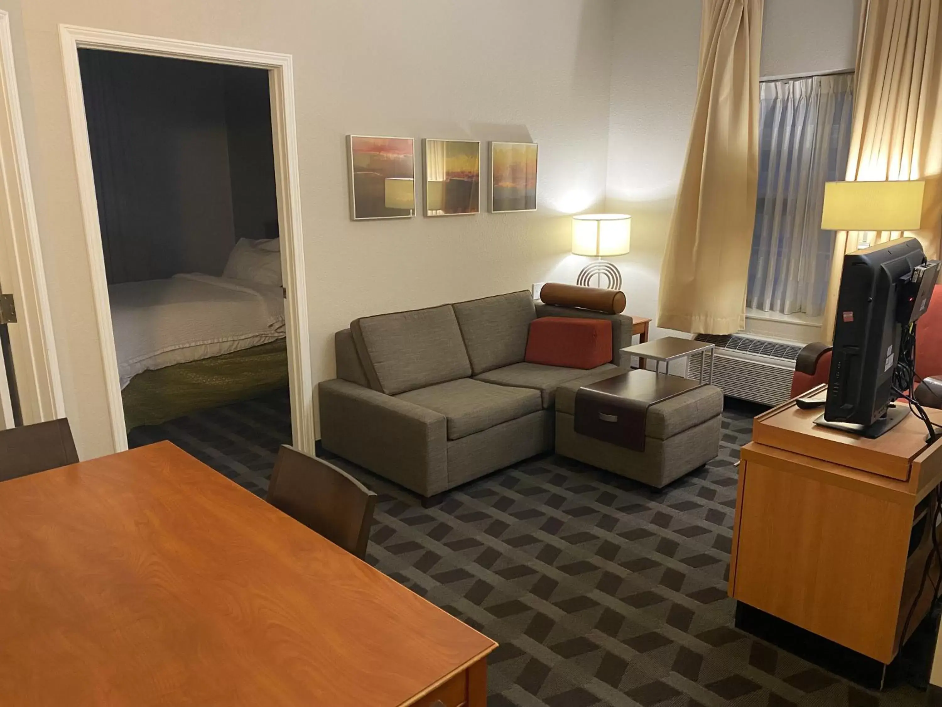 TV and multimedia, Seating Area in MainStay Suites Middleburg Heights Cleveland Airport